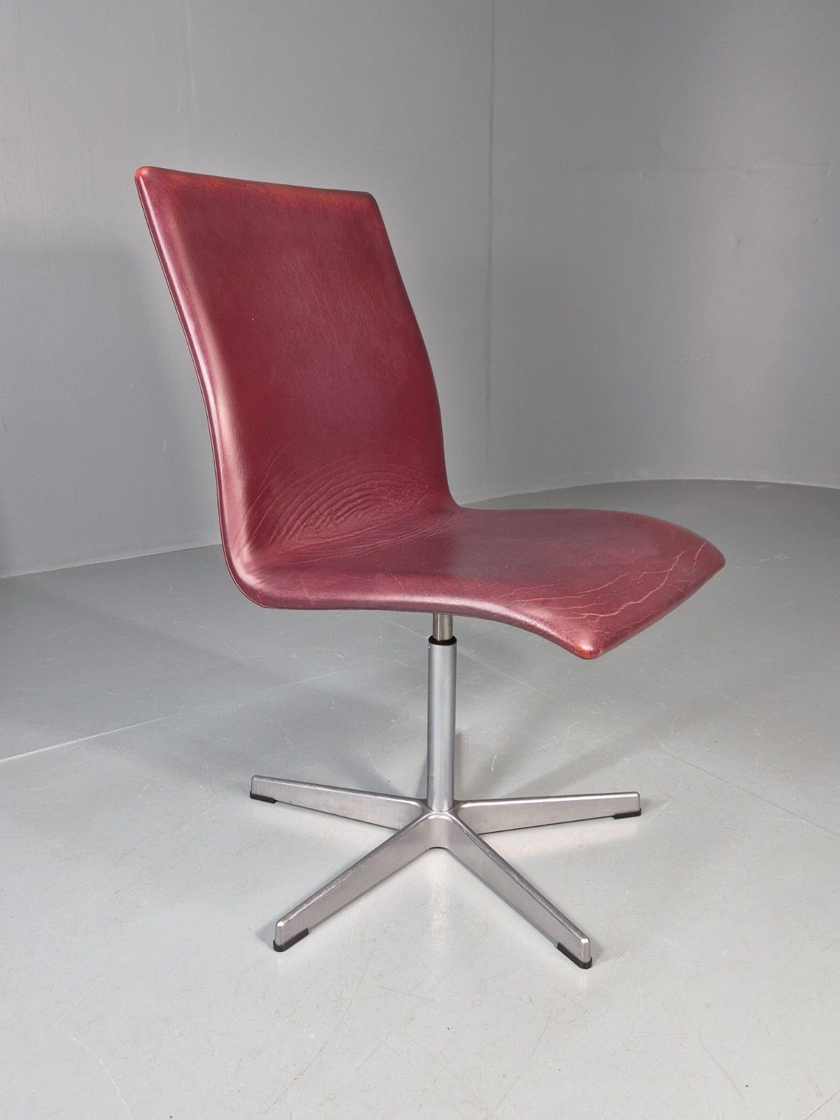 Vintage Fritz Hansen Oxford Chair Arne Jacobsen Design 2004 Mcm Eb11756 Mswi photo vinterior