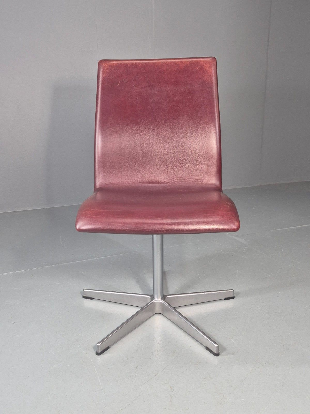 Vintage Fritz Hansen Oxford Chair Arne Jacobsen Design 2004 Mcm Eb11751 Mswi photo furniture