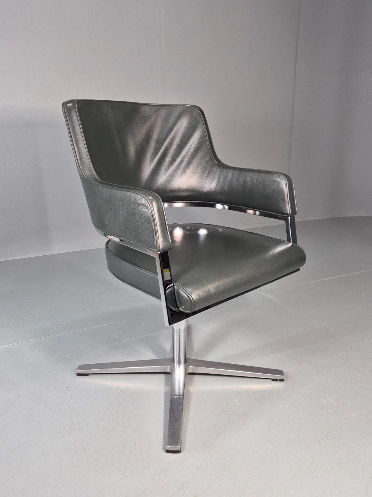 Leather Office Swivel Chair Dark Green Chrome Brunner Tempus Modern Eb11719 Mswi