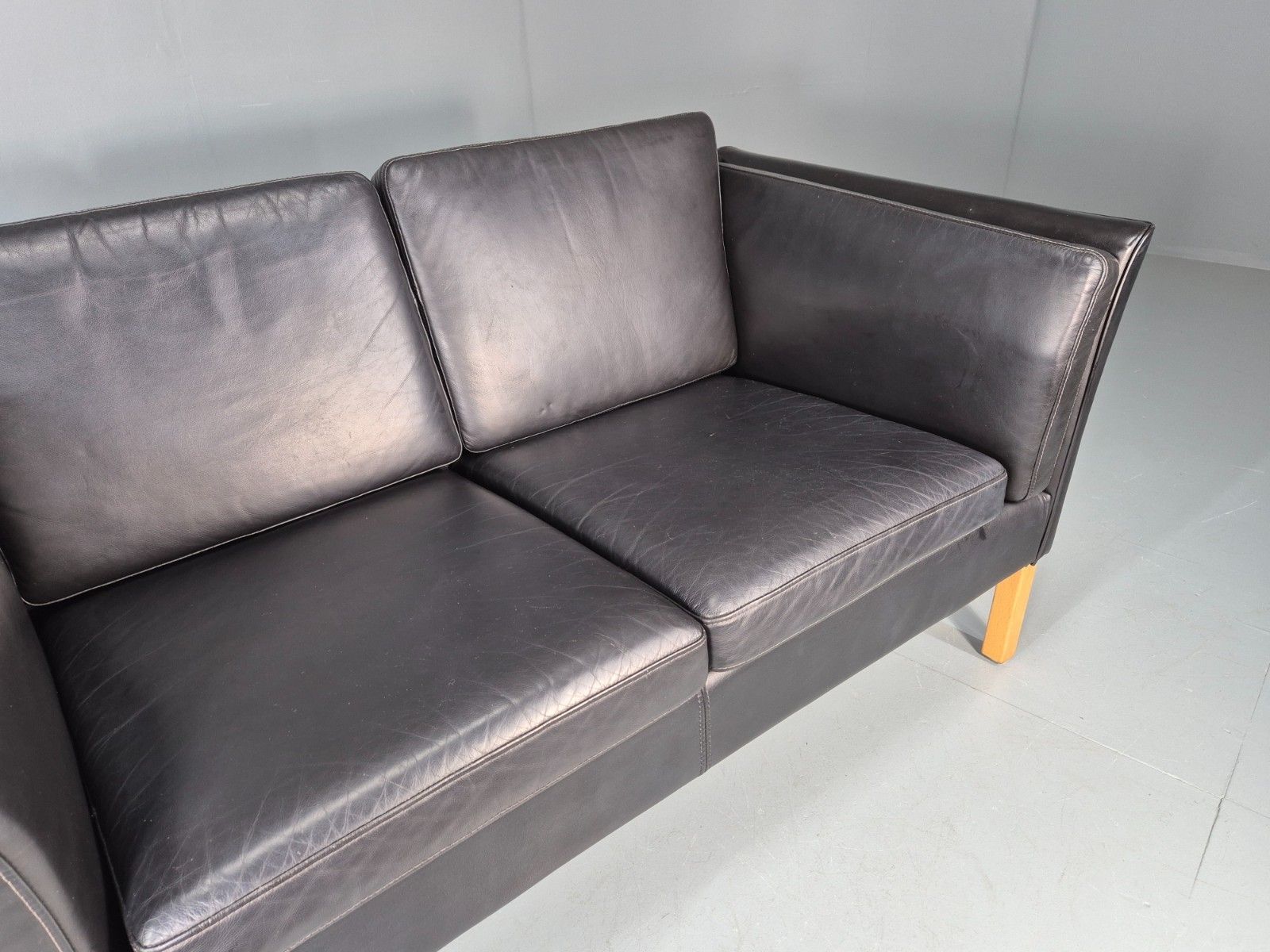 Vintage 2 Seater Settee Danish Retro Black Leather And Vinyl Eb11640  M2ss photo Furniture