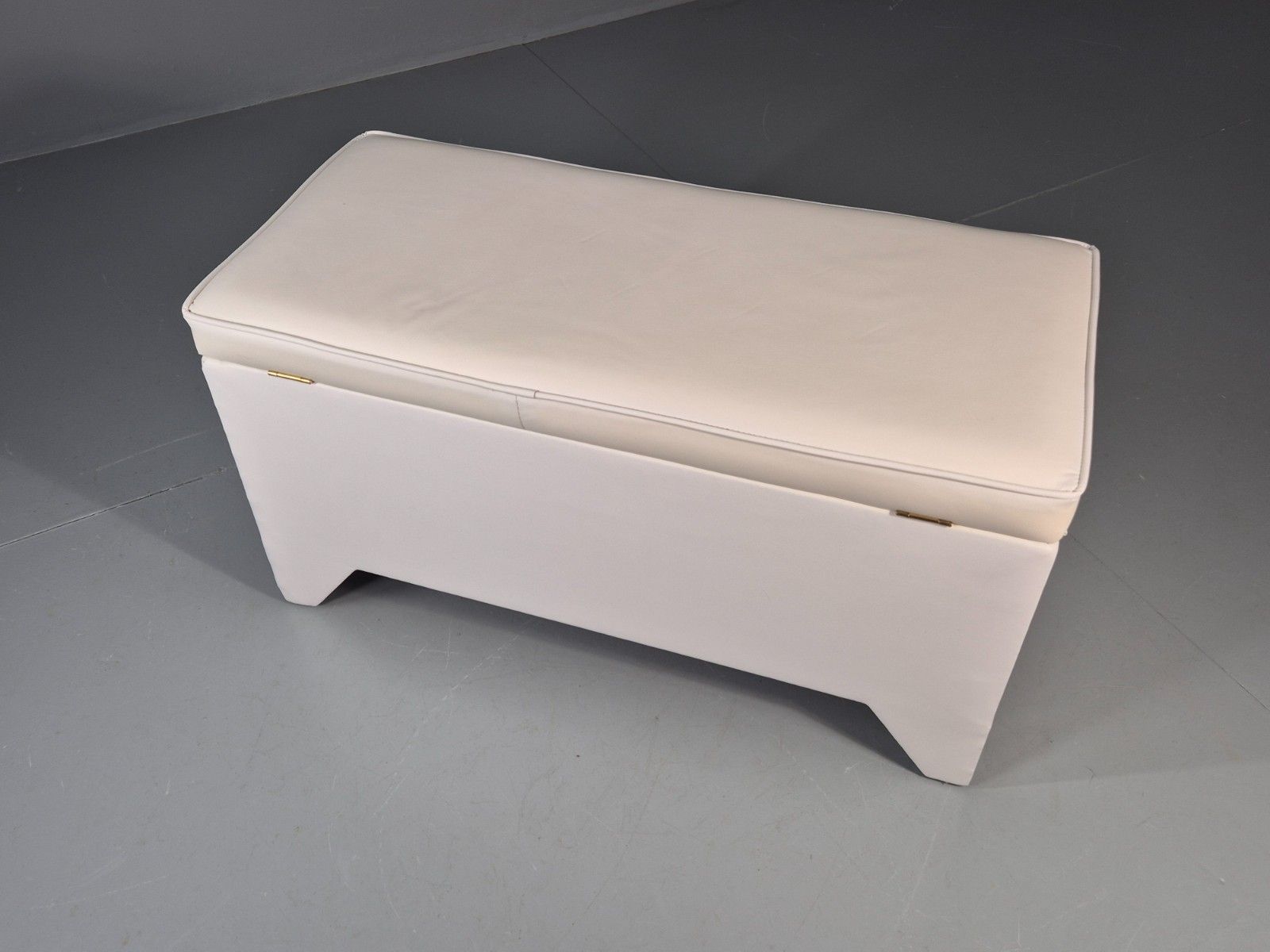 150.0 1970s Vinyl Ottoman Storage Chest White Retro Kitsch Eb11572 Mwoo photo
