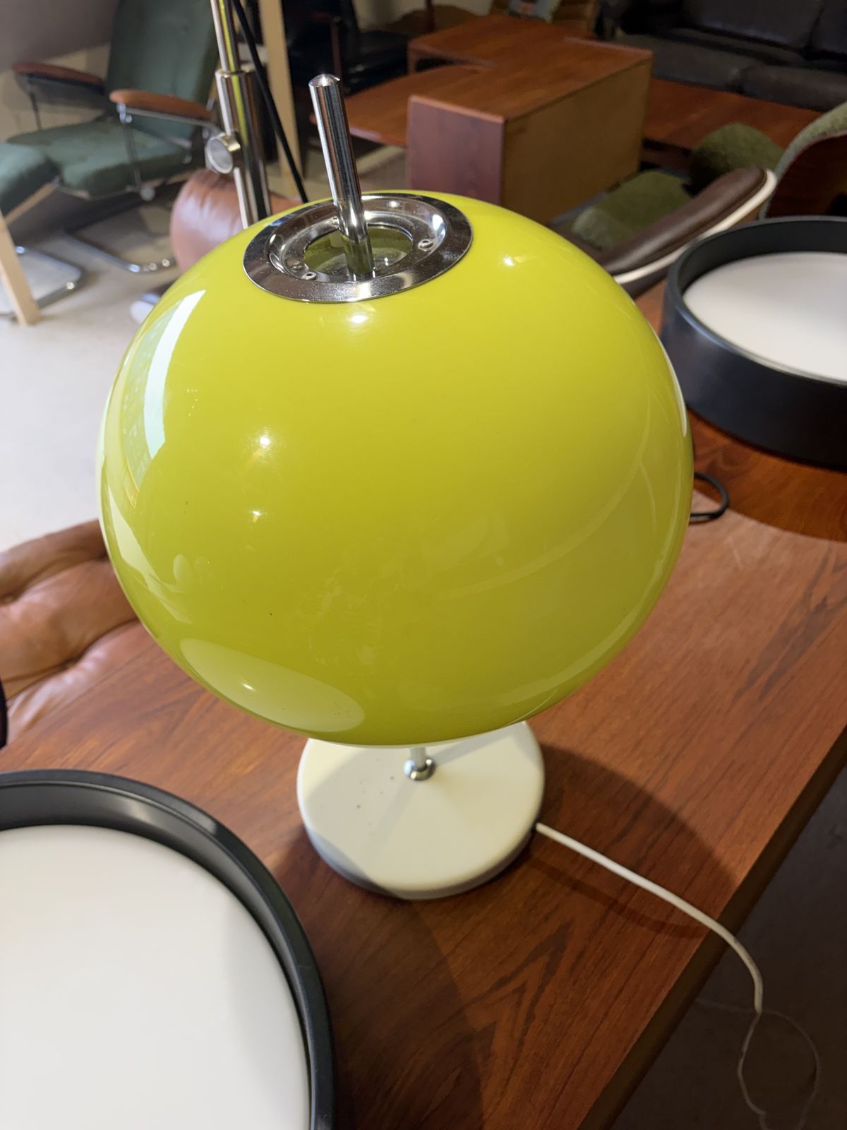 Lime Green Space Age Mushroom Acrylic Table Lamp In Style Of Harvey Guzzini photo buy