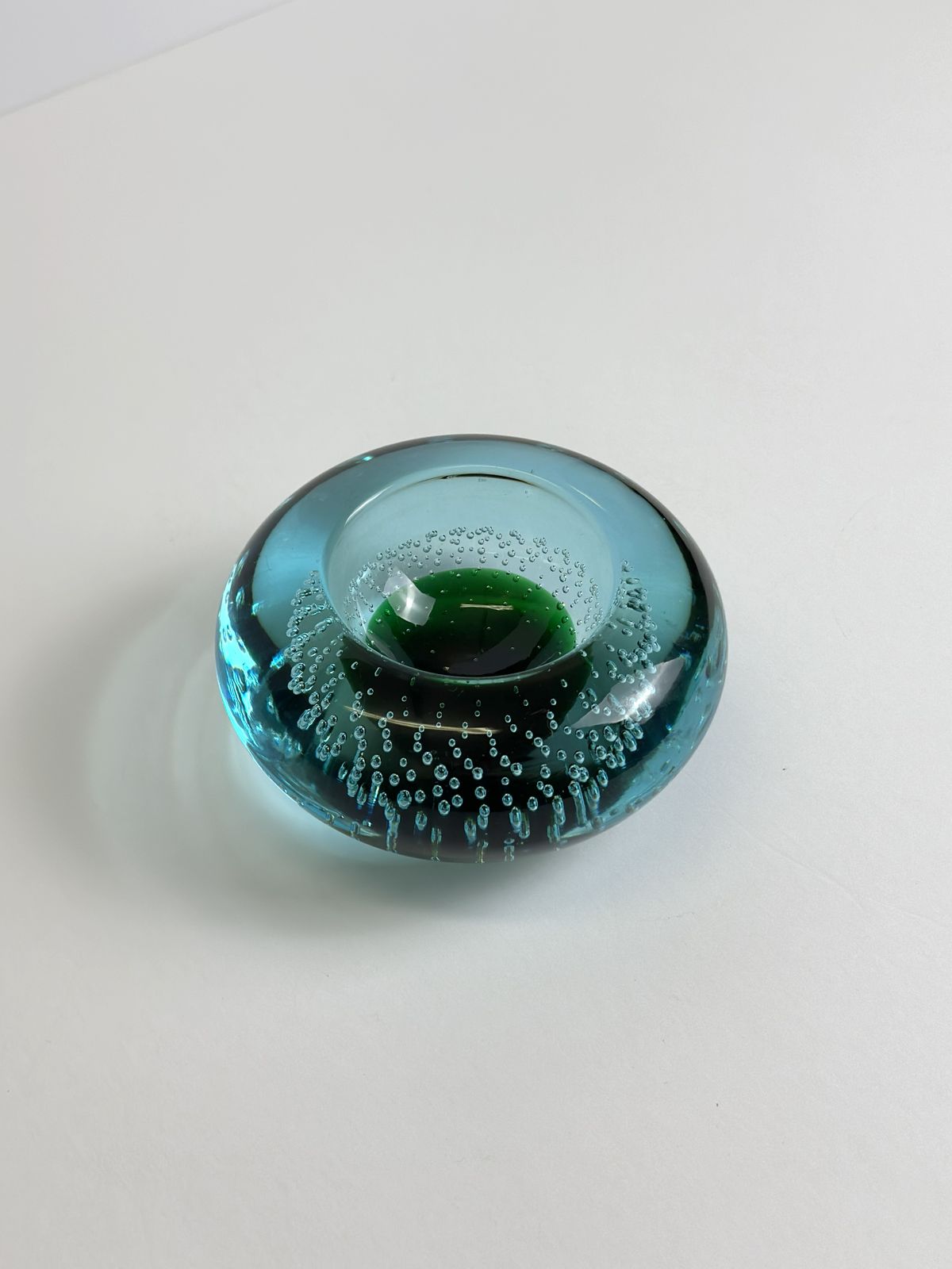 photo furniture Murano Glass Bowl Sommerso And Bullicante Uranium Glass Galliano Ferro Italy 1960s