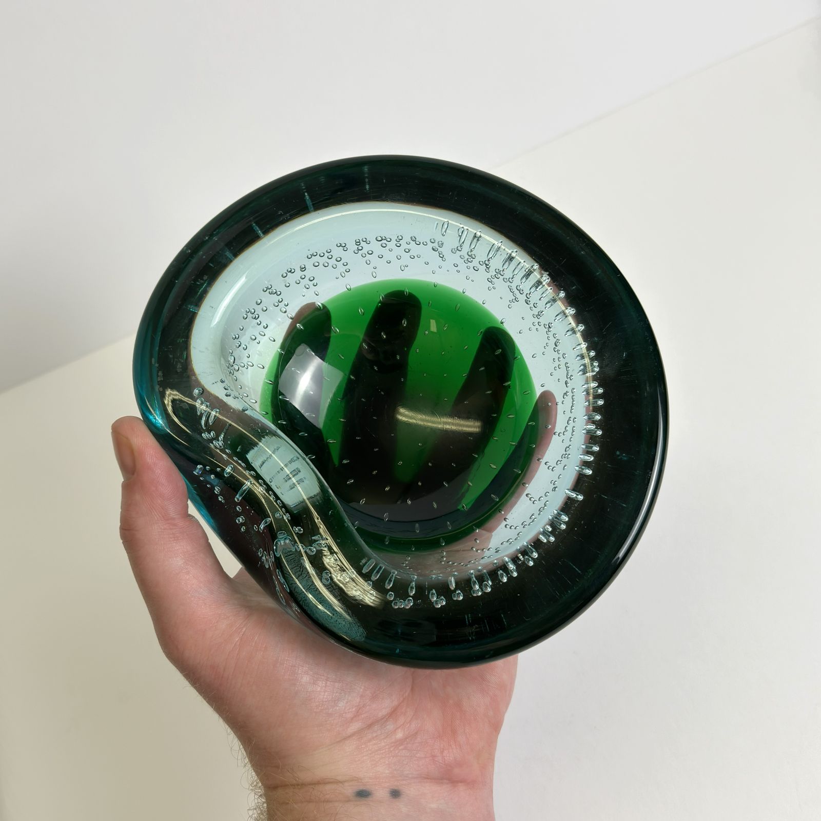 Murano Glass Bowl Sommerso And Bullicante Uranium Glass Galliano Ferro Italy 1960s photo vinterior