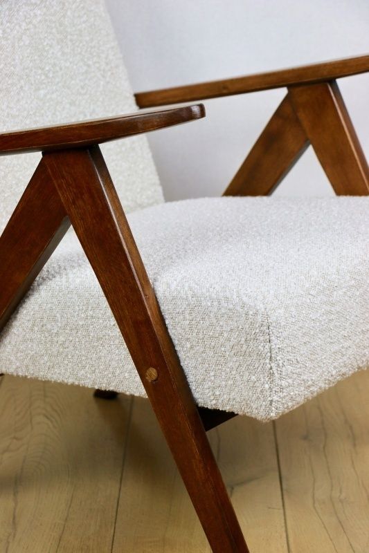 Vintage B 310 Var Armchair, White Bouclé Structure, 70s   Brown Wood photo furniture