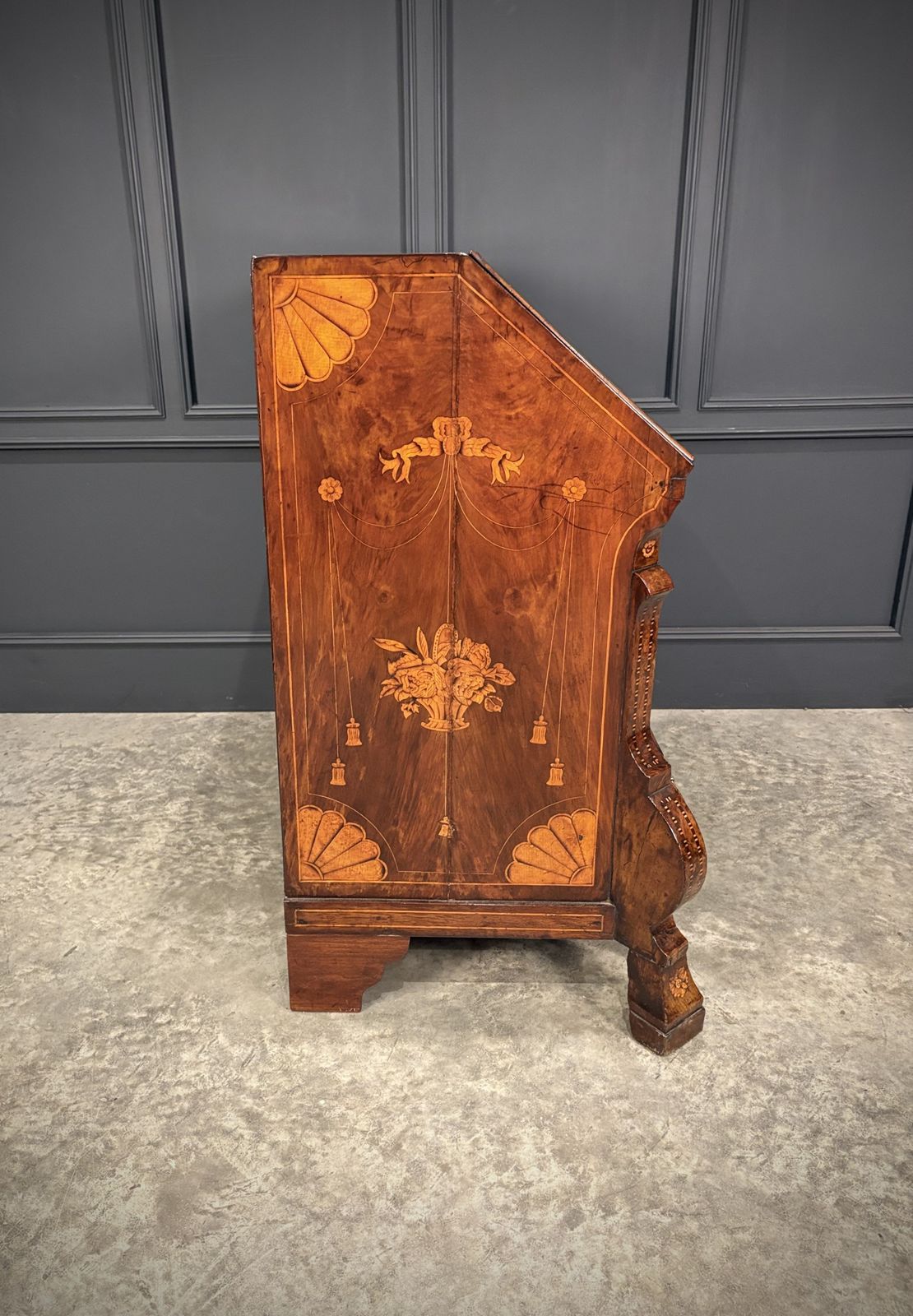 photo vintage Dutch Marquetry Inlaid Walnut Bureau