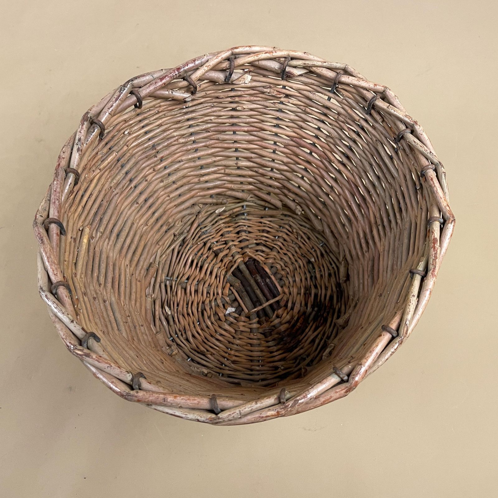 Vintage Wicker Planter Basket With Metal Frame Rustic Indoor Round Storage For Plants Cottage Farmhouse Decor Home Accent photo 55.0