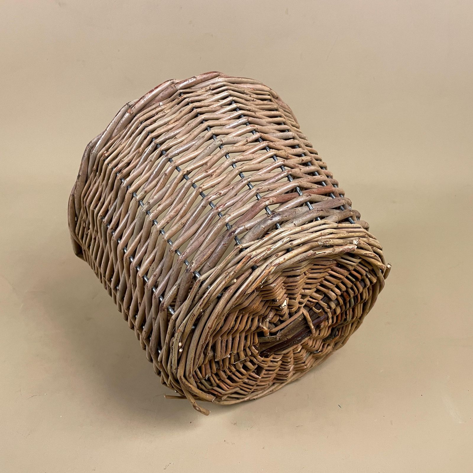 Vintage Wicker Planter Basket With Metal Frame Rustic Indoor Round Storage For Plants Cottage Farmhouse Decor Home Accent photo buy