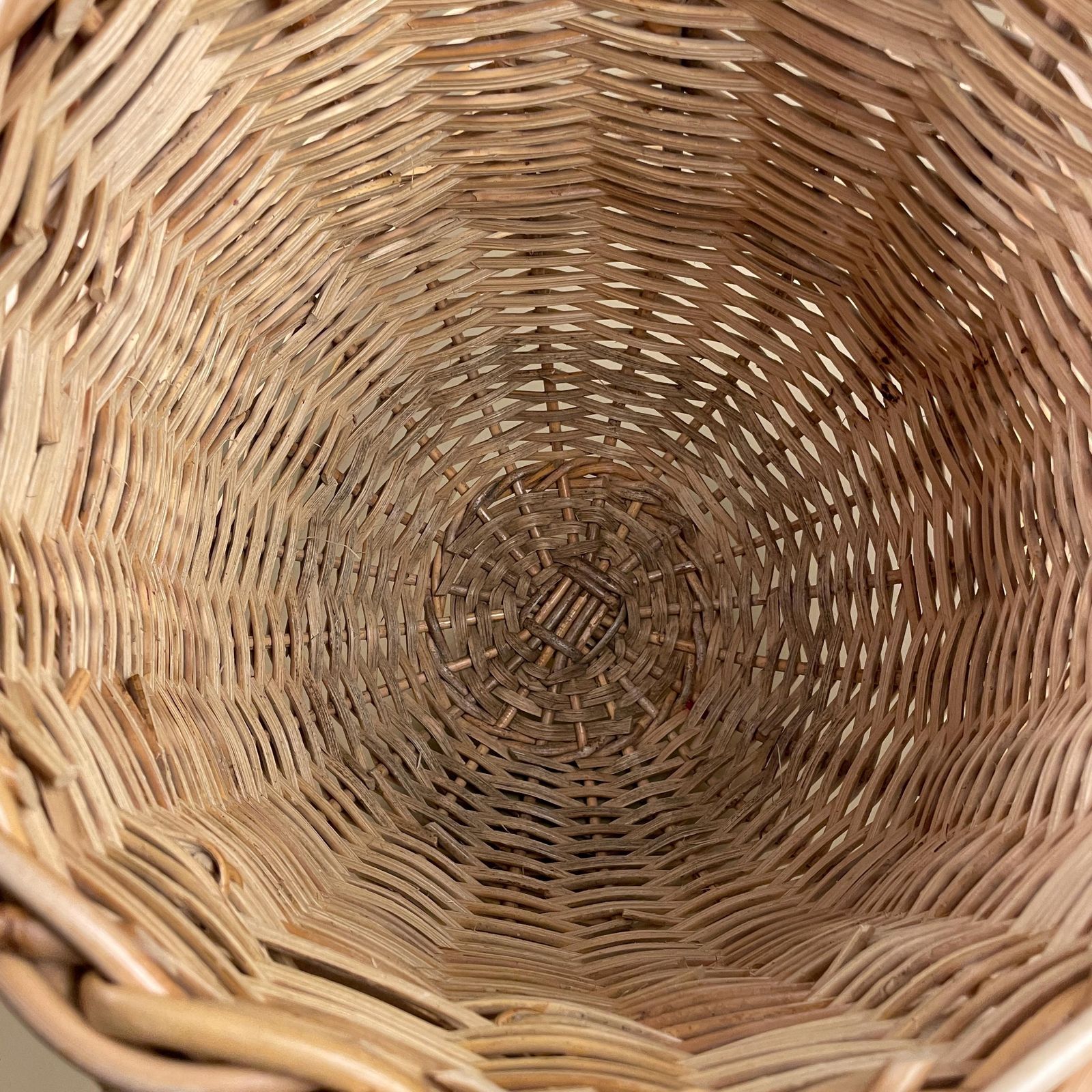 photo furniture Wicker Laundry Basket With Lid Rustic Rattan Storage Hamper Large Vintage Handwoven Boho Cottage Farmhouse Decor Storage