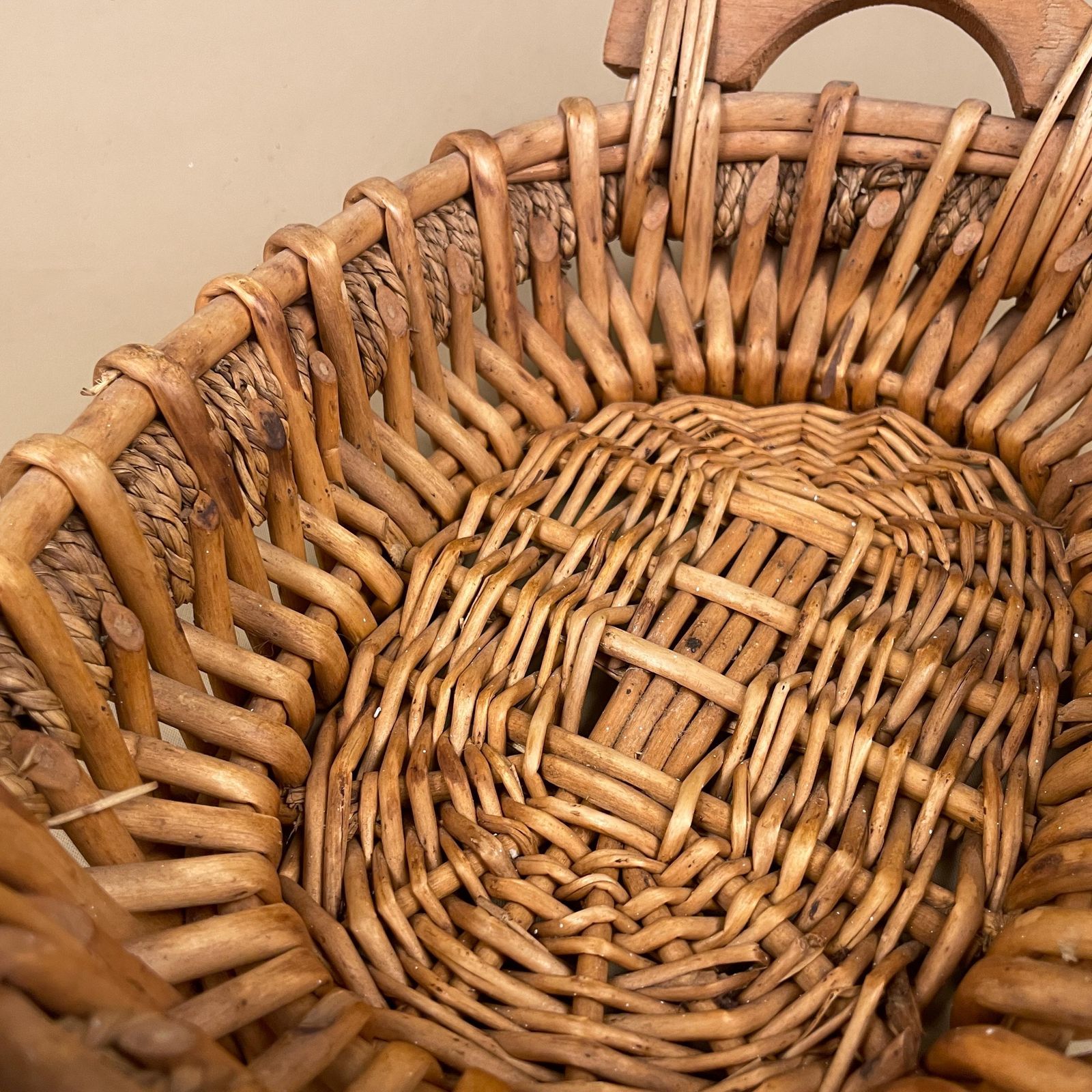 Small Oval Wicker Basket Display Tray With Wood Handles Rustic Cottage Farmhouse Decor Boho Decorative photo vintage