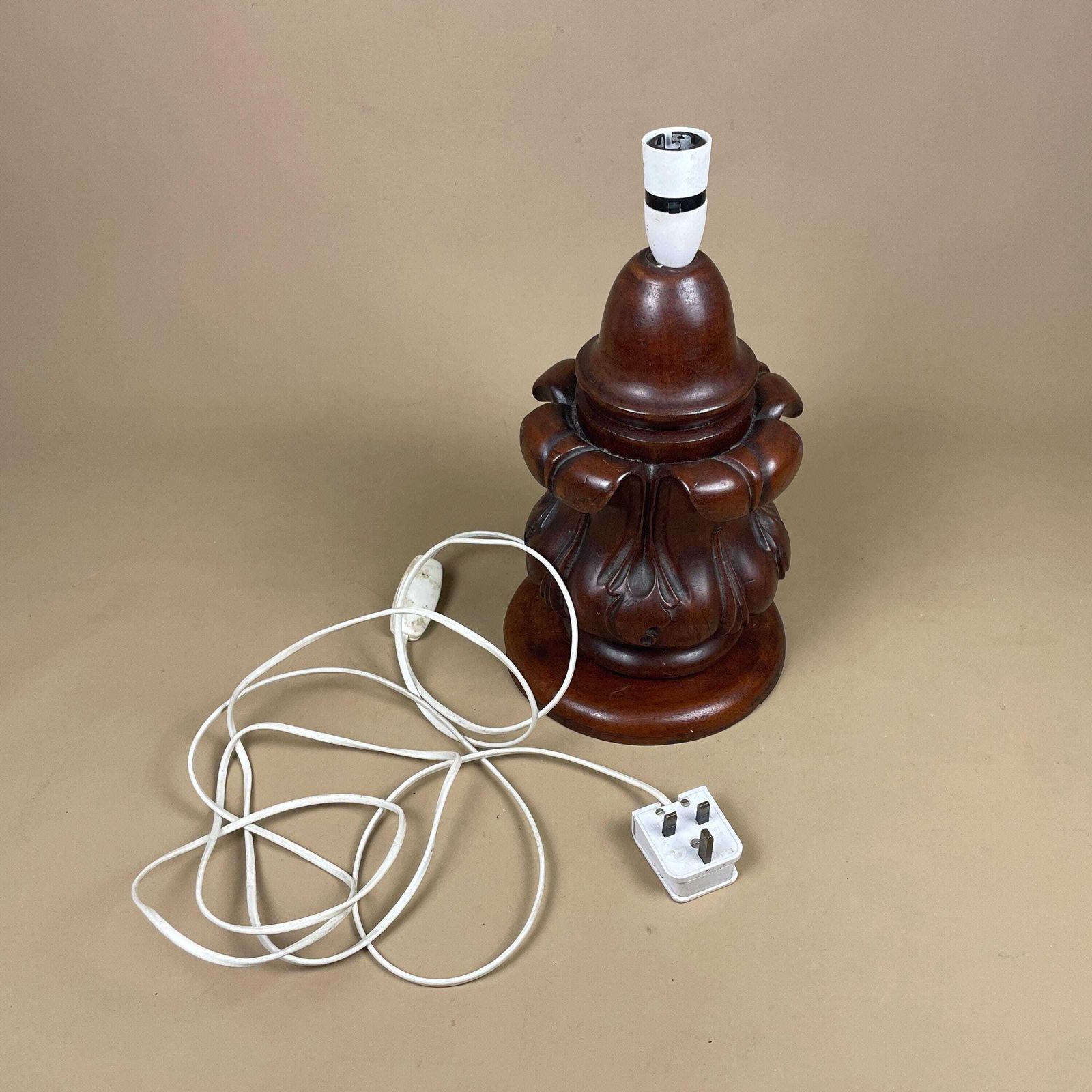photo vinterior Wooden Lamp Light Bedside Side Table Vintage Hand Carved Wood Pattern Brown Chunky Handmade Traditional Antique Classic