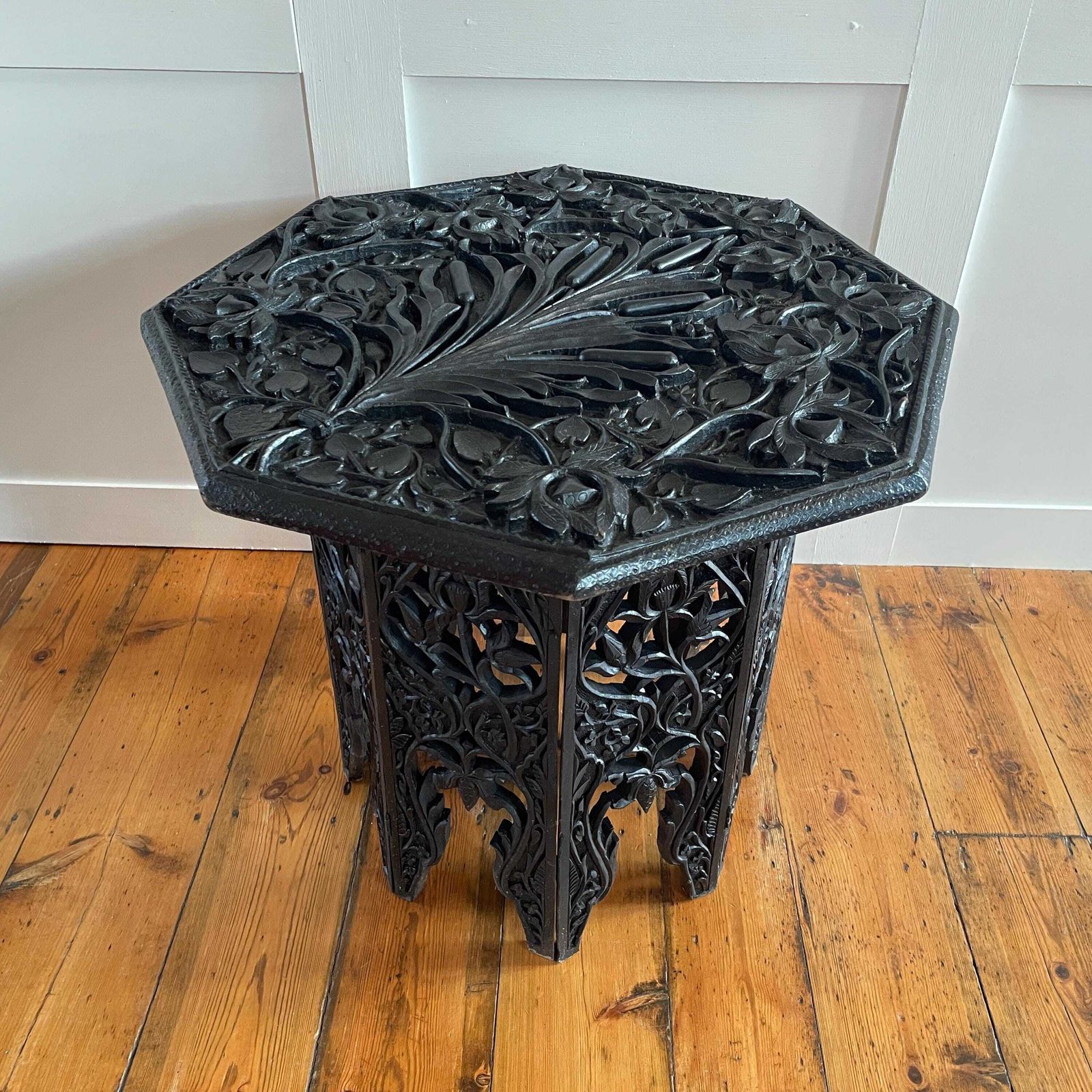 Anglo Indian Wooden Table Fold Down Campaign Decorative Intricate Patterned Hand Crafted Octogan C.1900 Antique Plant Stand Carved Wood photo vinterior