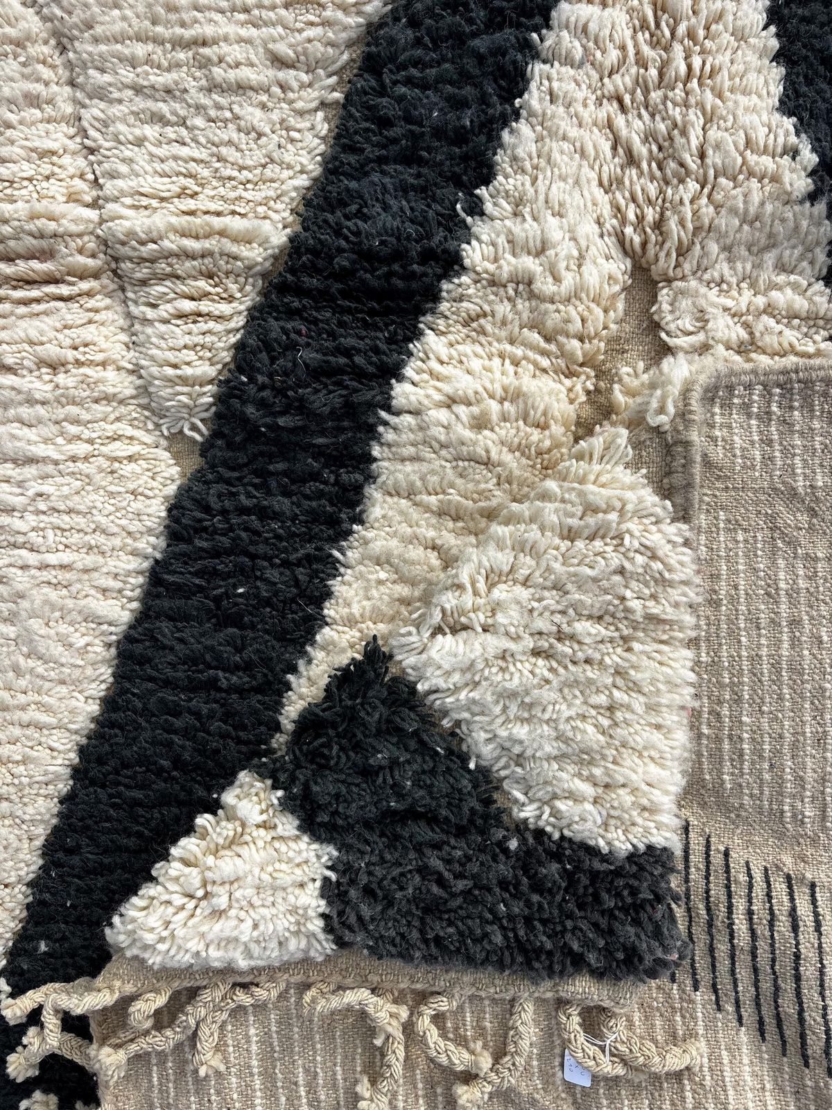 Beni Ourain Moroccan Wool Rug 210x300 Cm – White Minimal Geometric Design – Luxury Berber Area Rug – Modern Boho Home Decor photo for sale