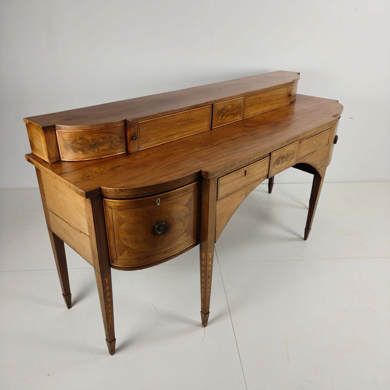 photo vintage English Georgian Revival Sideboard – 19th Early Century