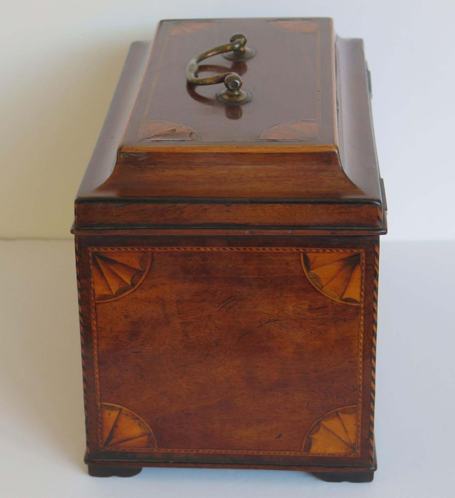 photo furniture Georgian Sheraton Period Tea Caddy Finely Inlaid, English Circa 1780.