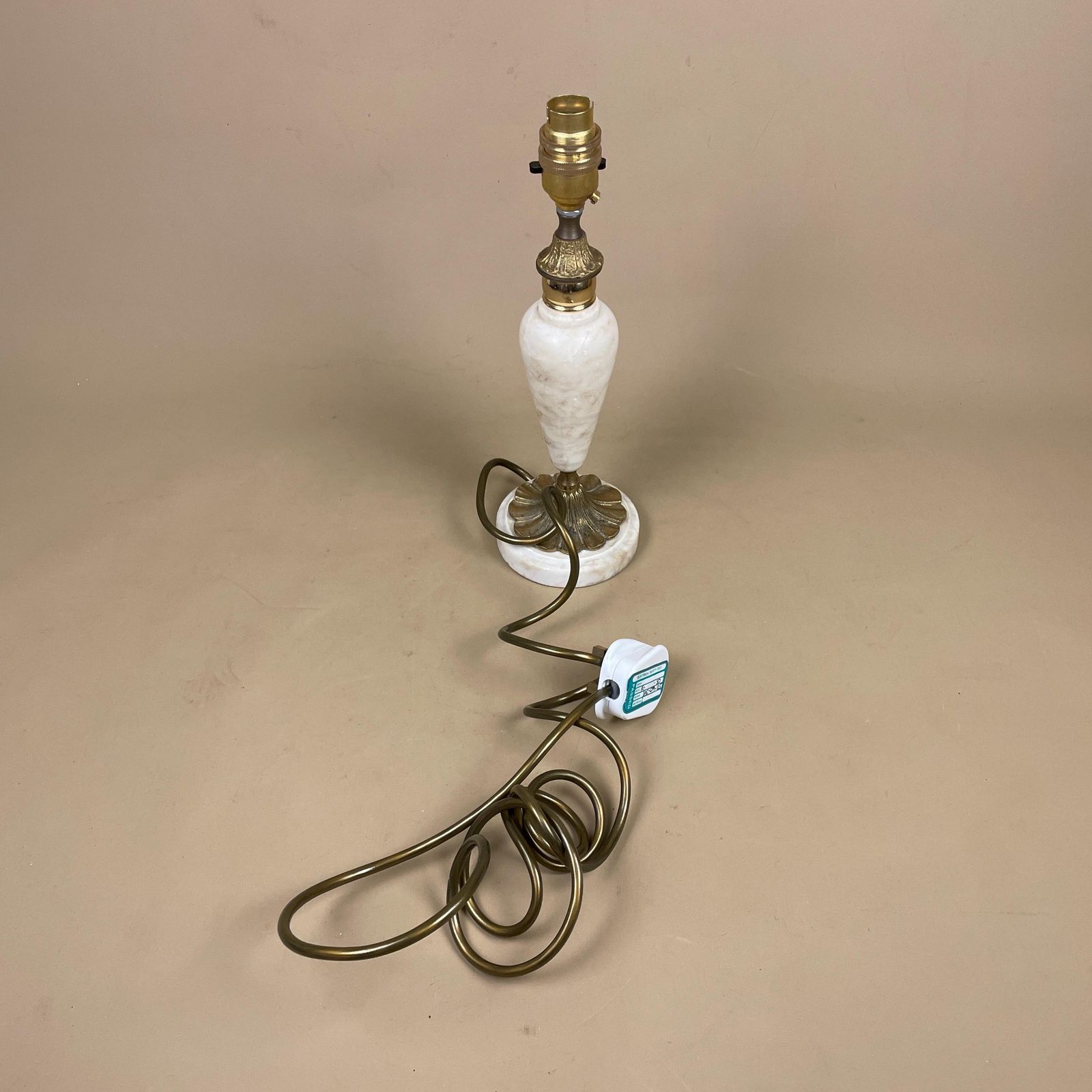 Lighting Marble Table Lamp Base Cream Brass Floral Foot Vintage Lighting Classic Traditional Bedside Lamp Italian Antique Style Light photo