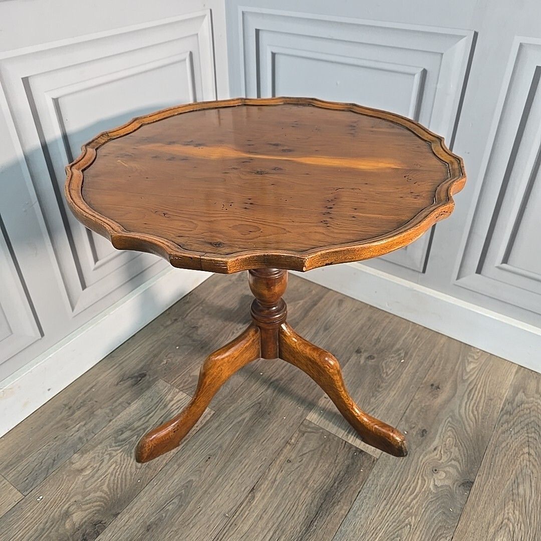 Antique Pedestal Wine Table Charles Barr Scalloped Edge – Yew Wood – Pie Crust