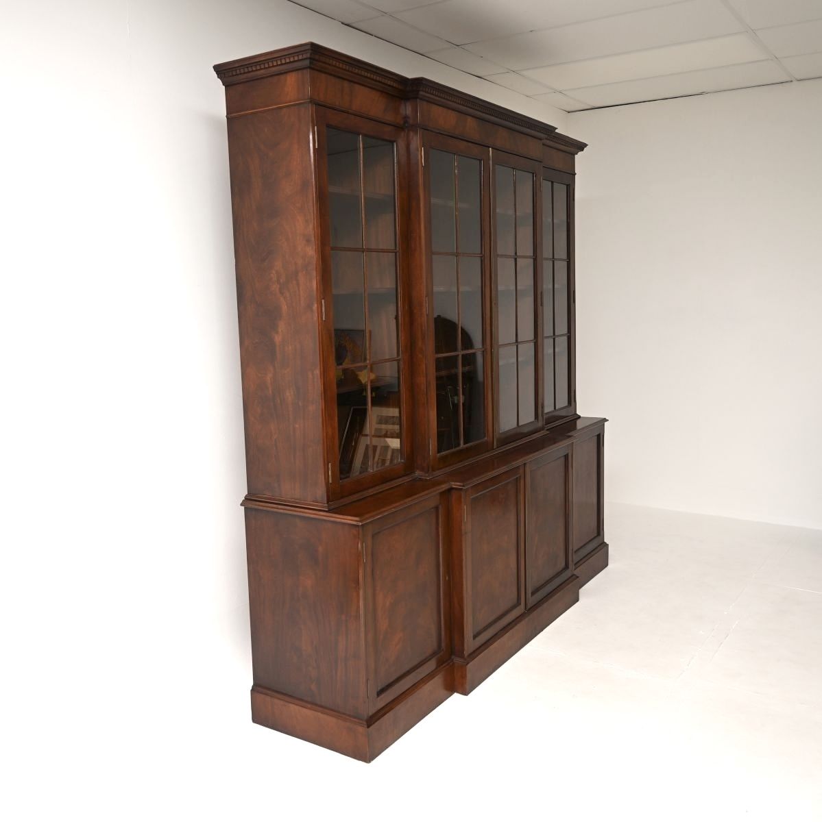photo furniture Antique Georgian Style Mahogany Breakfront Bookcase