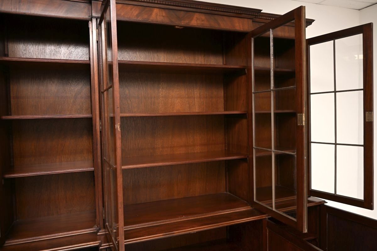 photo vinterior Antique Georgian Style Mahogany Breakfront Bookcase