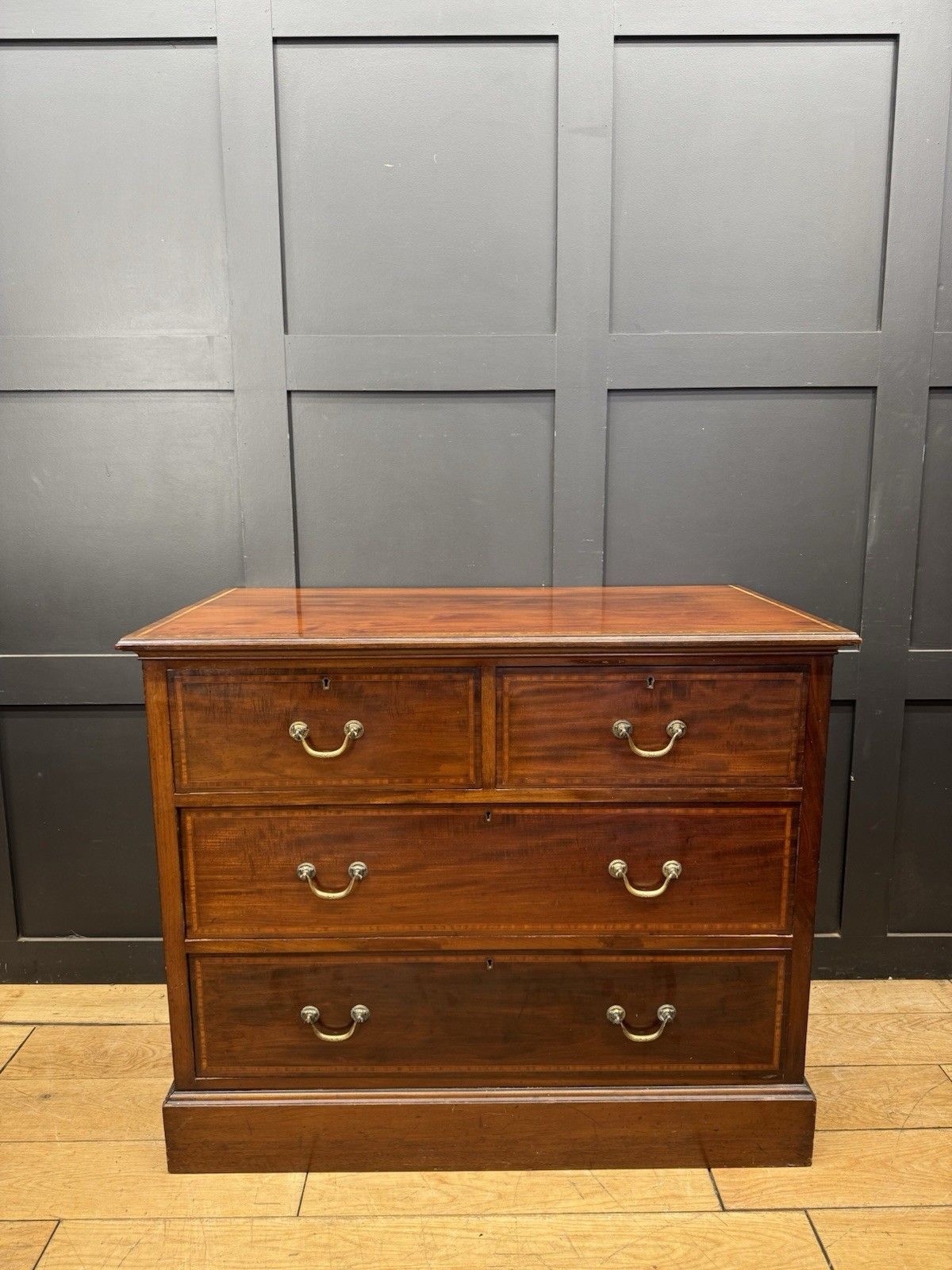 photo vintage Antique Mahogany Chest Of Drawers Bedroom Storage / Victorian Georgian
