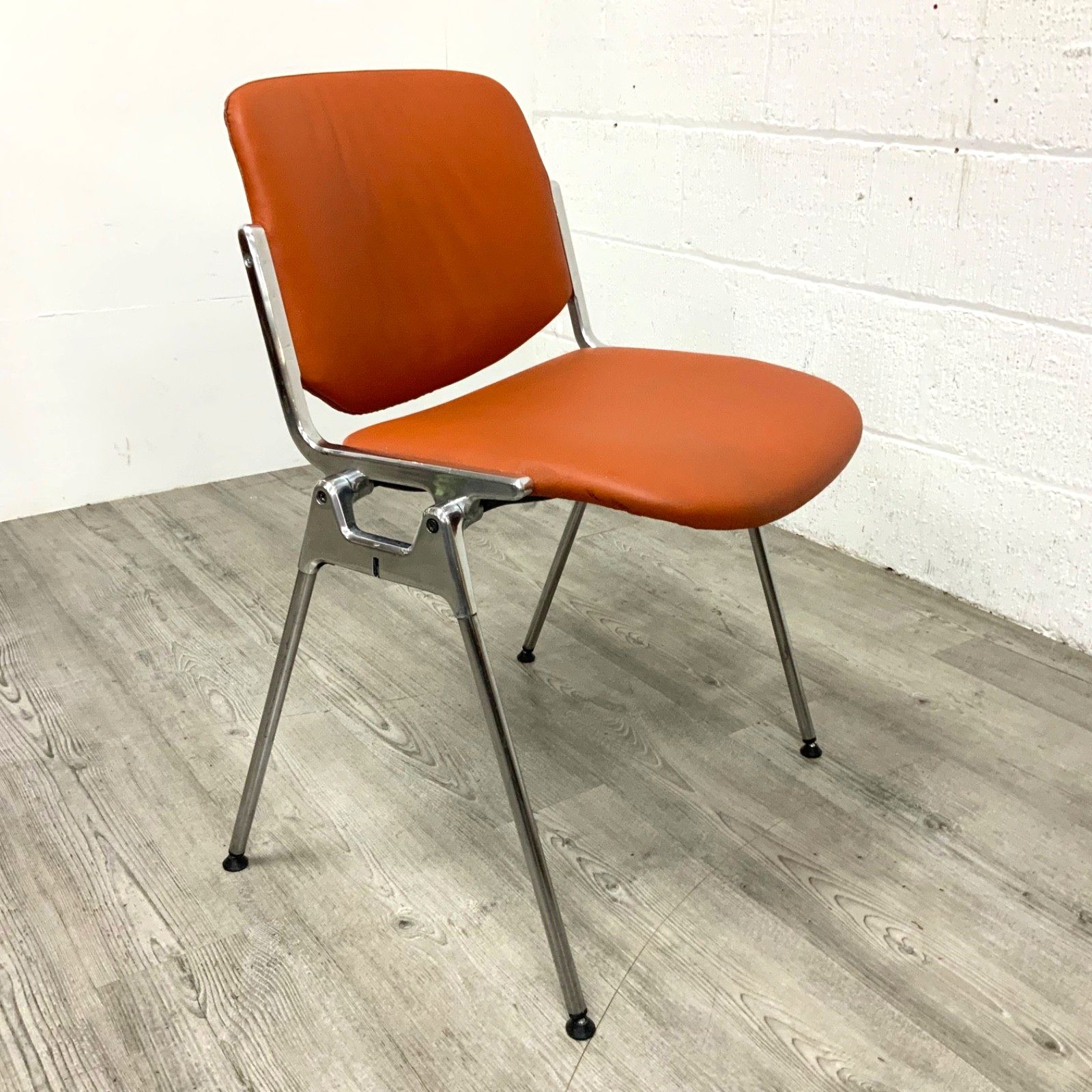 photo vinterior A Set Of Four Vintage Castelli Dsc 106 Chairs  By  Giancarlo Piretti Mid Century  1970s