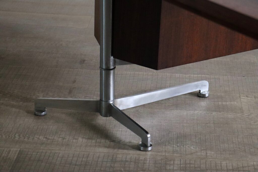 5200.0 Desk By Osvaldo Borsani T95 For Tecno, Italy 1956 photo