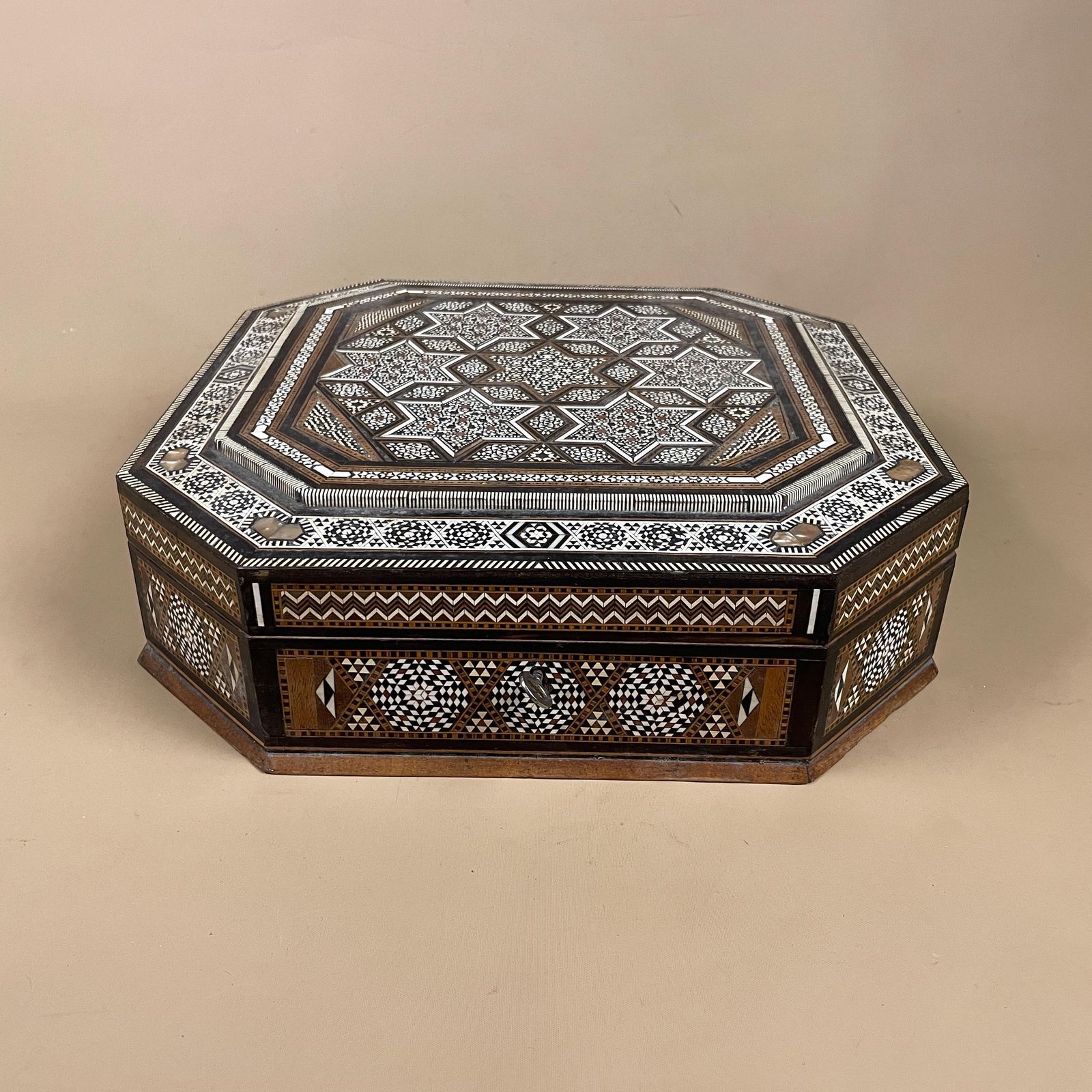 Wooden Hexagon Marquetry Inlay Box Trinket Jewellery Lidded Top Lid Patterned Pattern Handmade Table Top Wood Key Lock Geometric Pattern