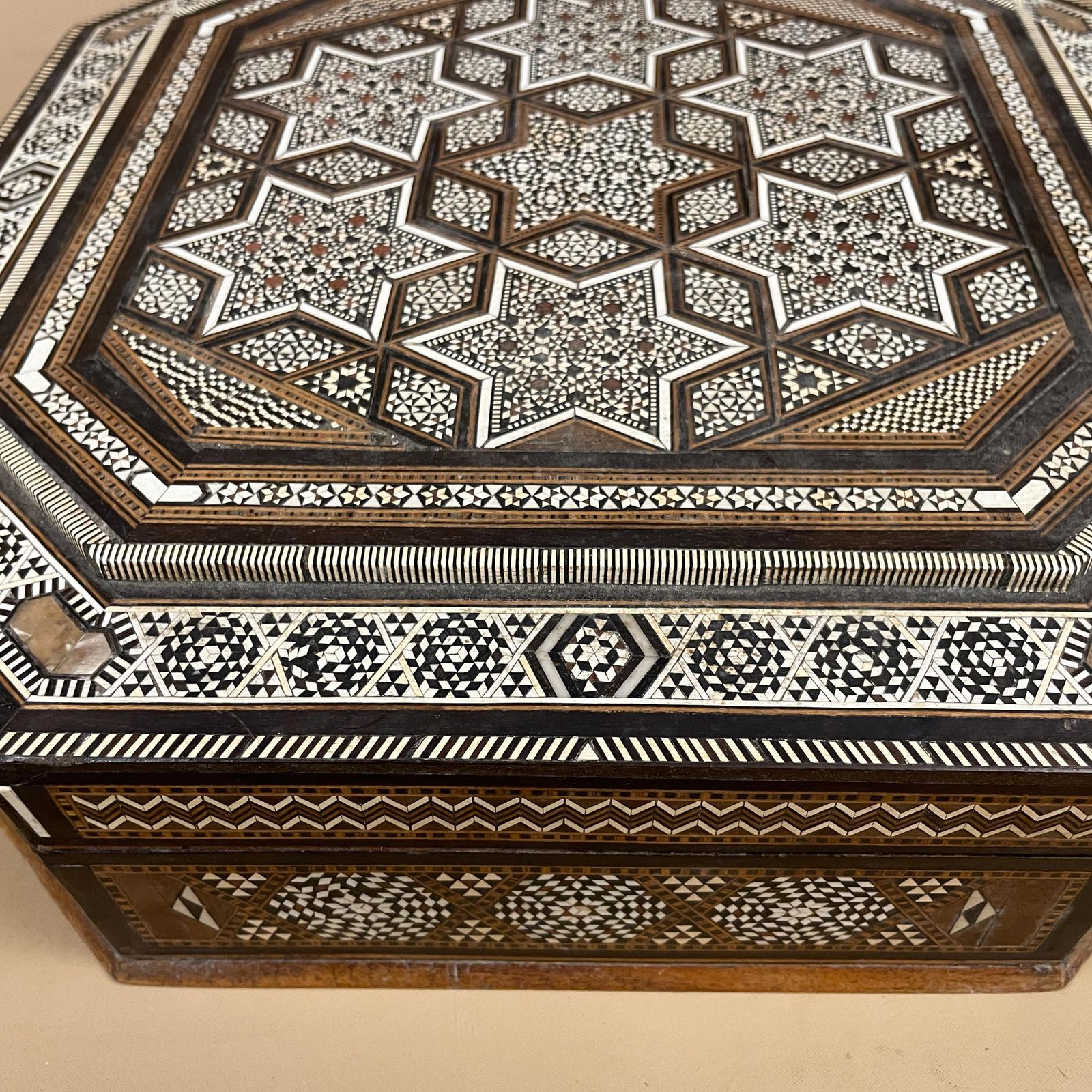 229.0 Wooden Hexagon Marquetry Inlay Box Trinket Jewellery Lidded Top Lid Patterned Pattern Handmade Table Top Wood Key Lock Geometric Pattern photo