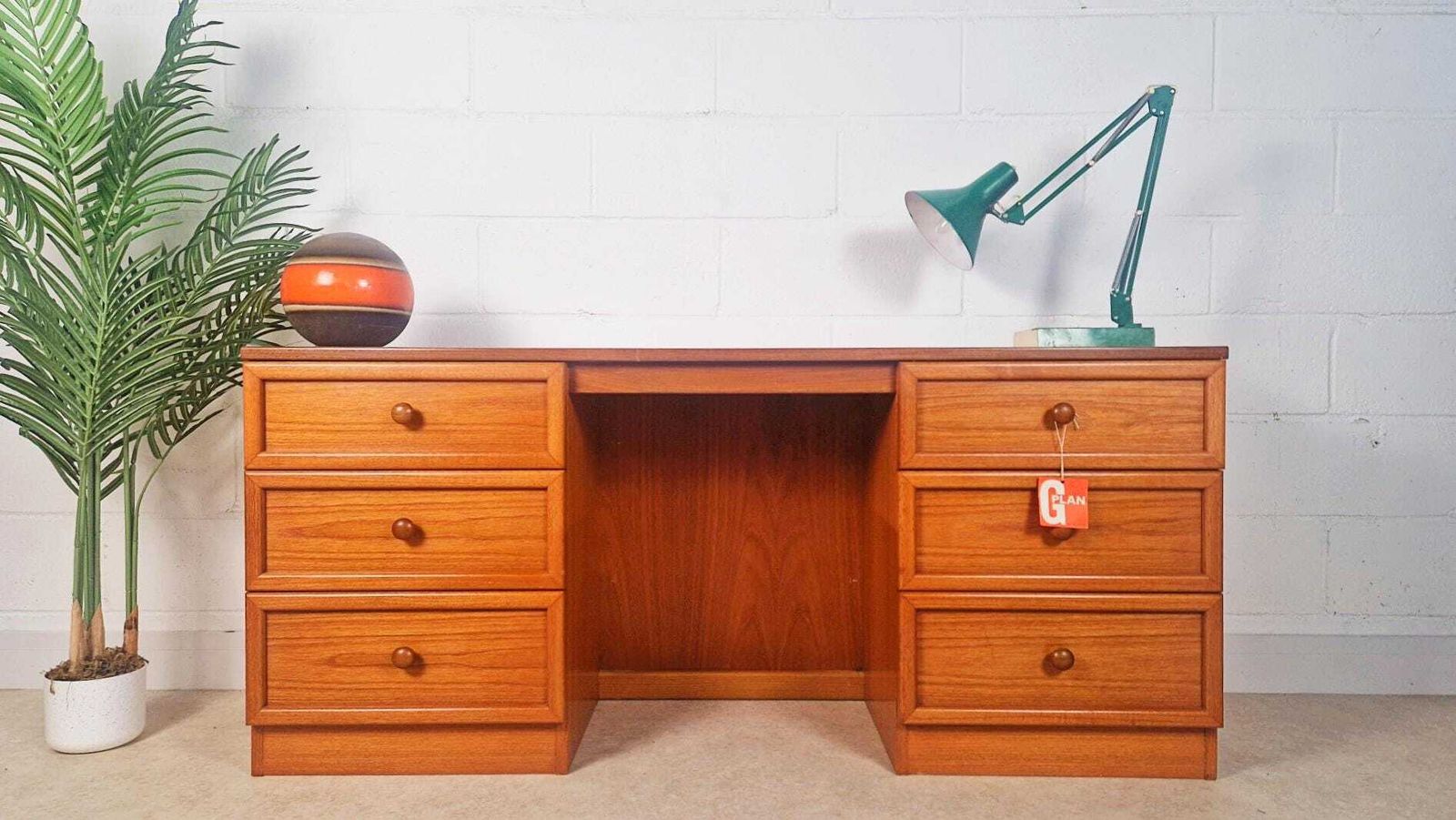 G Plan Albany Vintage Mid Century Light Teak Danish Design Writing Desk Dresser Sideboard Pg096
