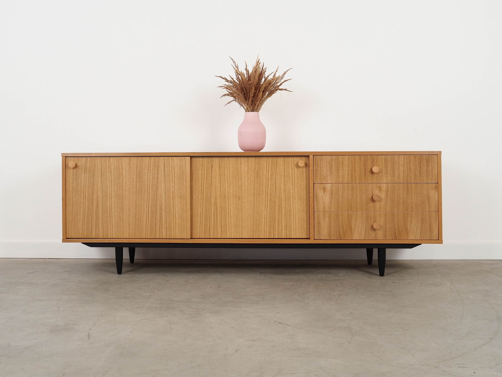 Eiken Dressoir, Scandinavisch Design photo furniture