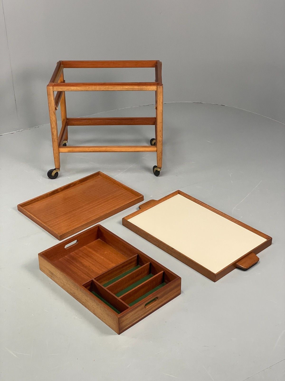 photo vinterior Vintage 1960s Serving Trolley Danish Formica Top Retro Adjustable Eb11694 Mwoo