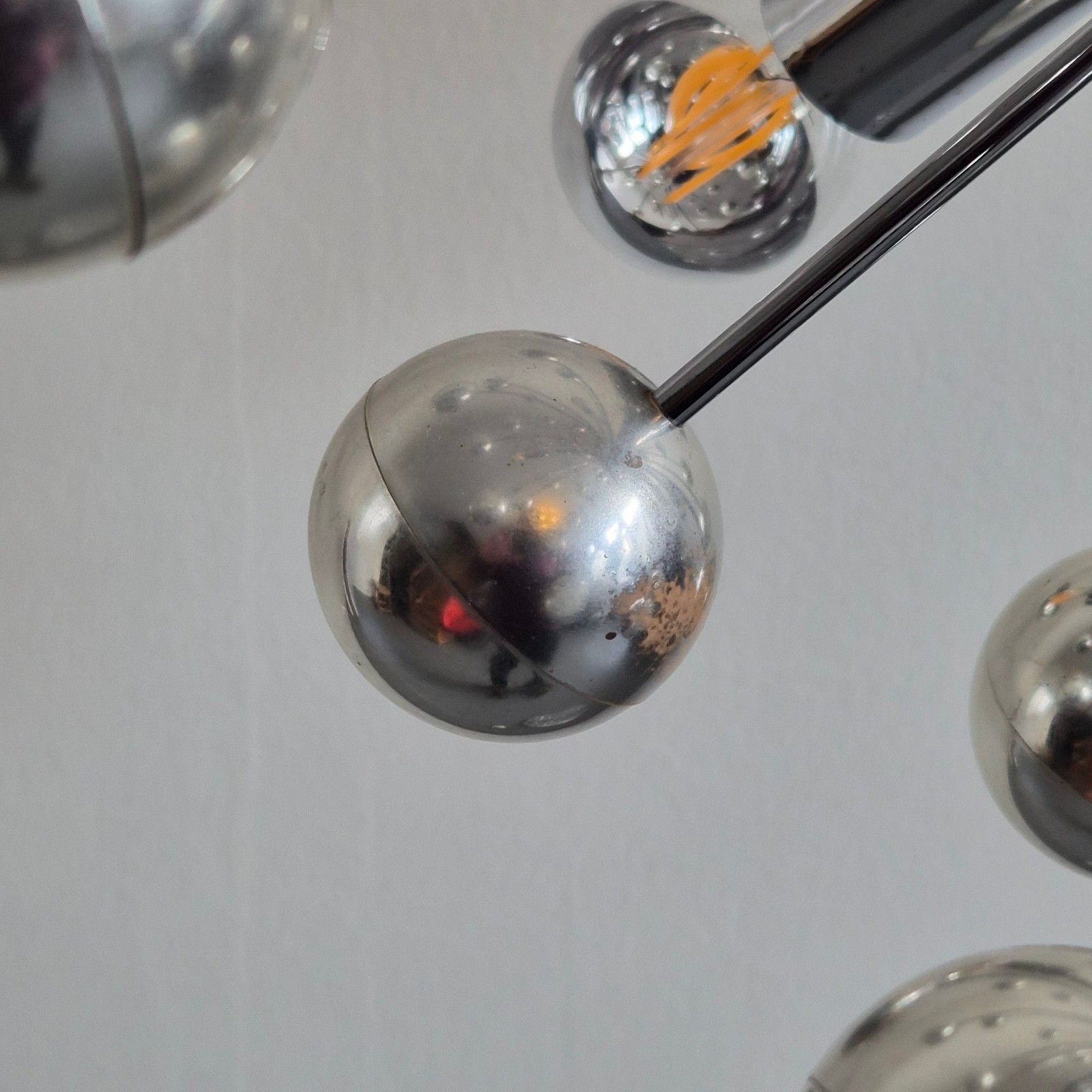 photo for sale Lampadaire Vintage Sputnik Space Age 1970 En Metal Chrome & Boules Argentees 70s
