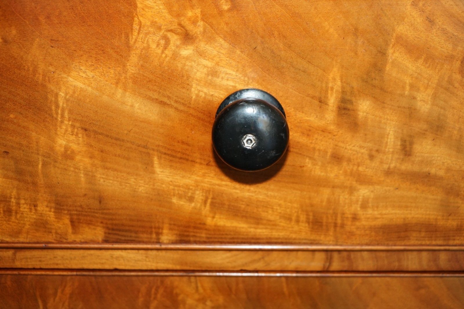 photo vinterior Exquisite Timber Patina Satin Walnut Victorian Circa 1860 Chest Of Drawers