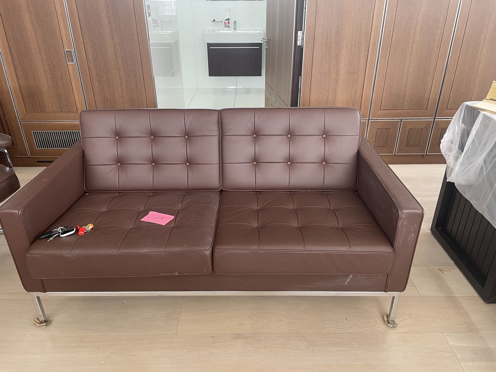 Two Seater Knoll Leather Sofa photo furniture