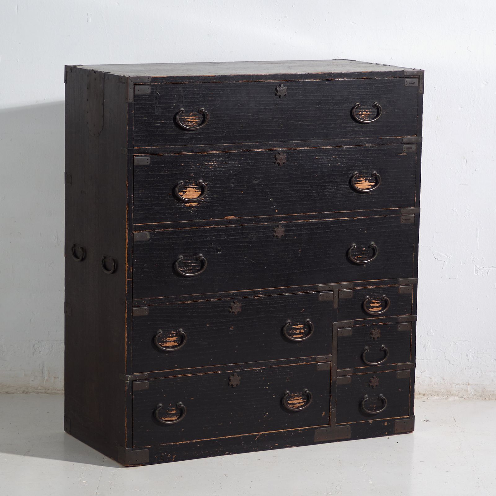 Antique Japanese Isho Dansu Chest In Paulownia – Late Meiji / Taishō Period – C.1890 1920