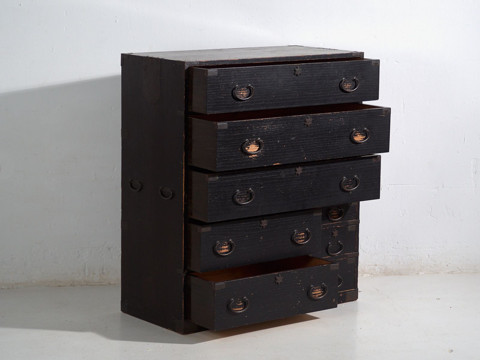 Antique Japanese Isho Dansu Chest In Paulownia – Late Meiji / Taishō Period – C.1890 1920 photo for sale