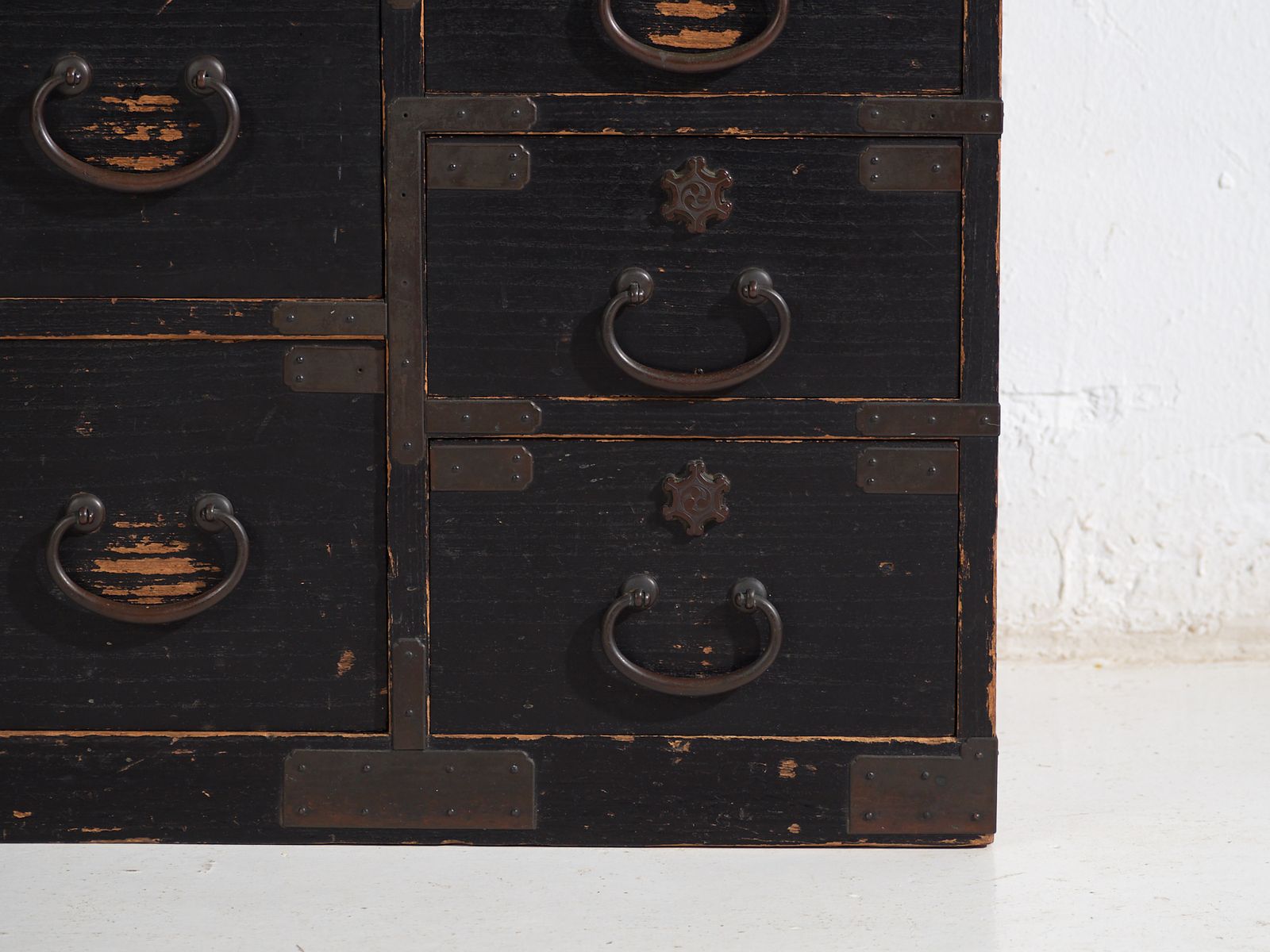Antique Japanese Isho Dansu Chest In Paulownia – Late Meiji / Taishō Period – C.1890 1920 photo vintage
