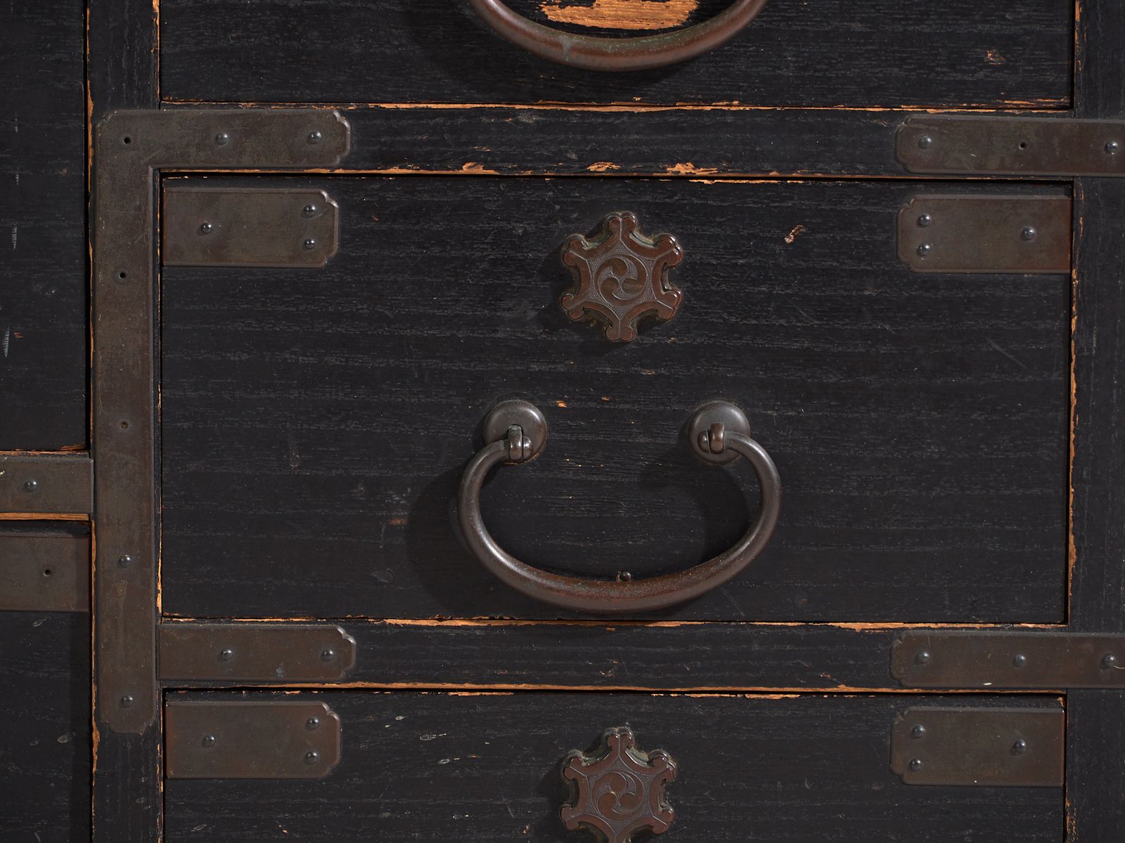 photo furniture Antique Japanese Isho Dansu Chest In Paulownia – Late Meiji / Taishō Period – C.1890 1920