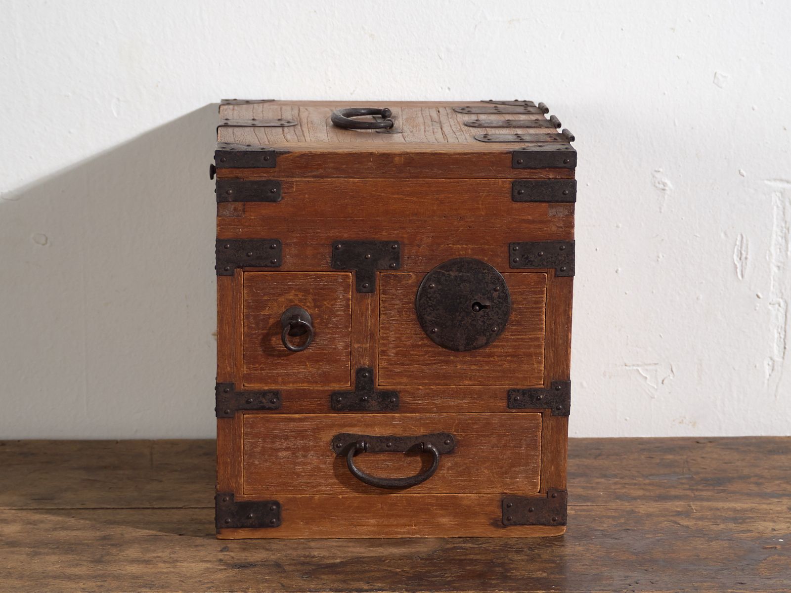 Japanese Ko Dansu With Hinged Lid And Drawers In Paulownia Wood, Meiji–Taishō Period, Circa 1868–1926 photo vinterior