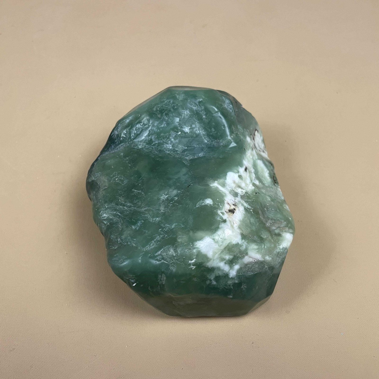 Green Stone Natural Rock Specimen Raw Mineral Decorative Geode Ornament Shelf Display Collectors Geology Science photo Home Decor