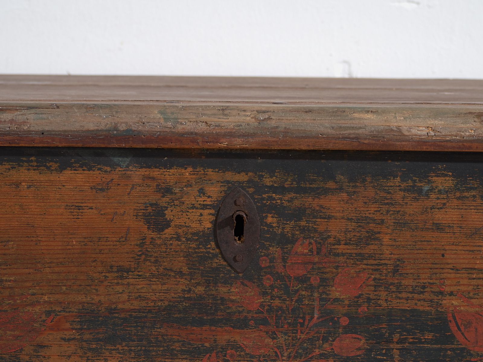 photo furniture Antique Folk Art Painted Pine Chest – Central Europe (C.1900–1920)