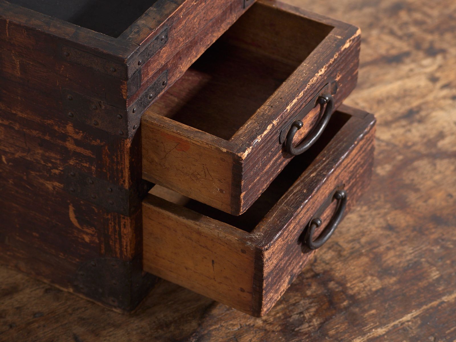 Japanese Ko Dansu With Hinged Lid And Drawers In Paulownia Wood, Meiji–Taishō Period, Circa 1868–1926 photo vinterior