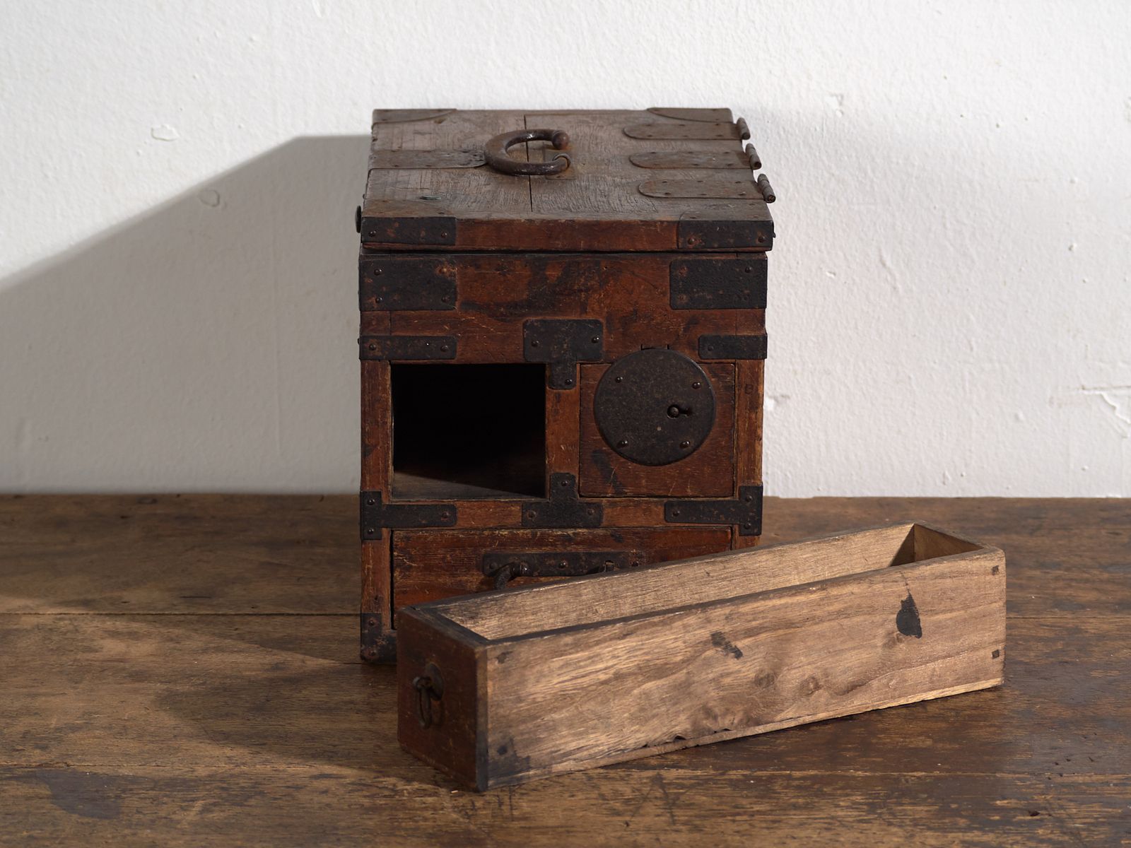 photo furniture Antique Japanese Document Chest With Drawers And Iron Hardware – Portable Tansu – Meiji–Taishō Period (C.1880–1920)