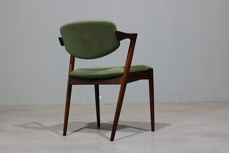 photo for sale Set Of 4 Kai Kristiansen Model 42 Chairs In Rosewood.