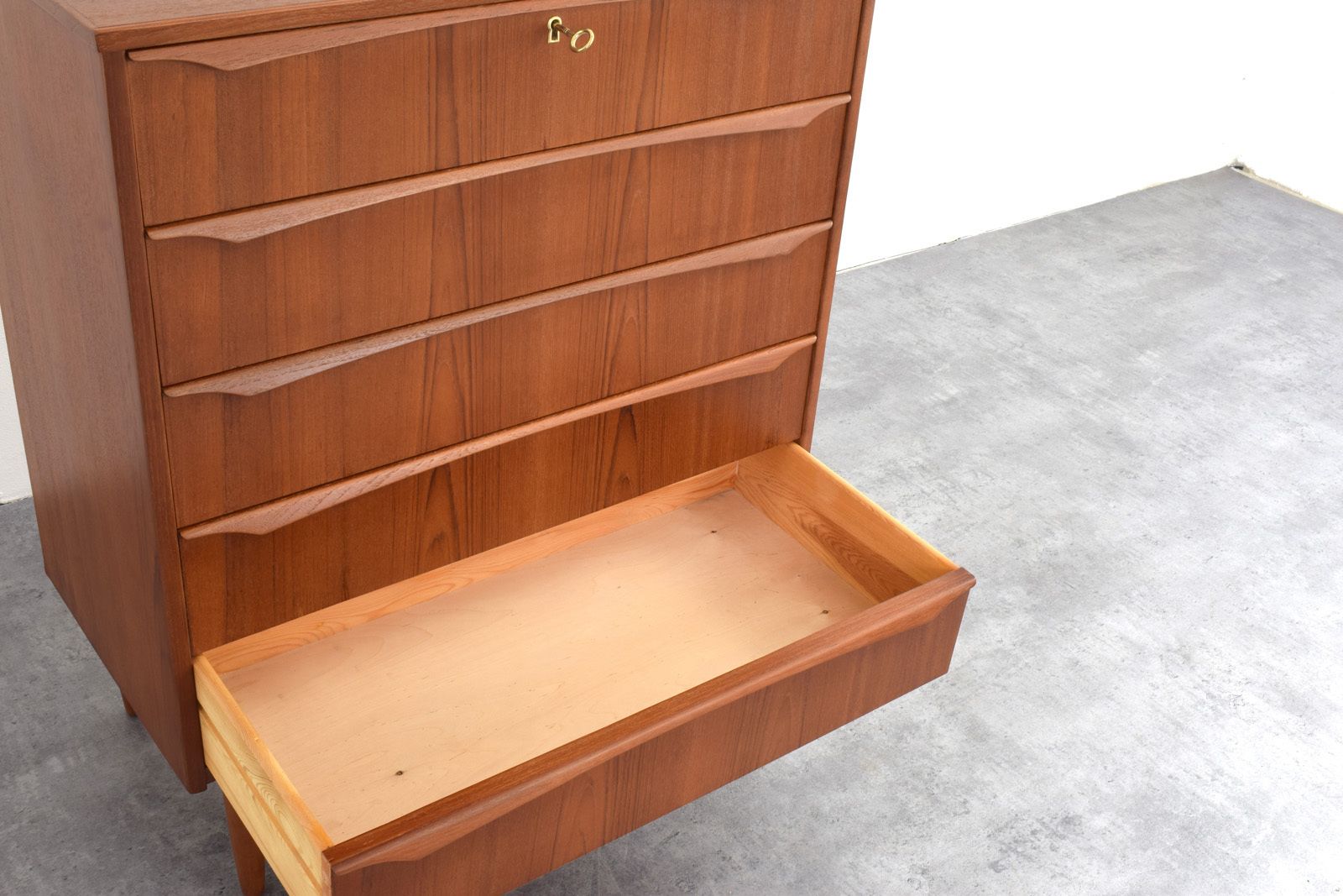 photo vintage Mid Century Danish Teak Chest Of Drawers, 1960s.