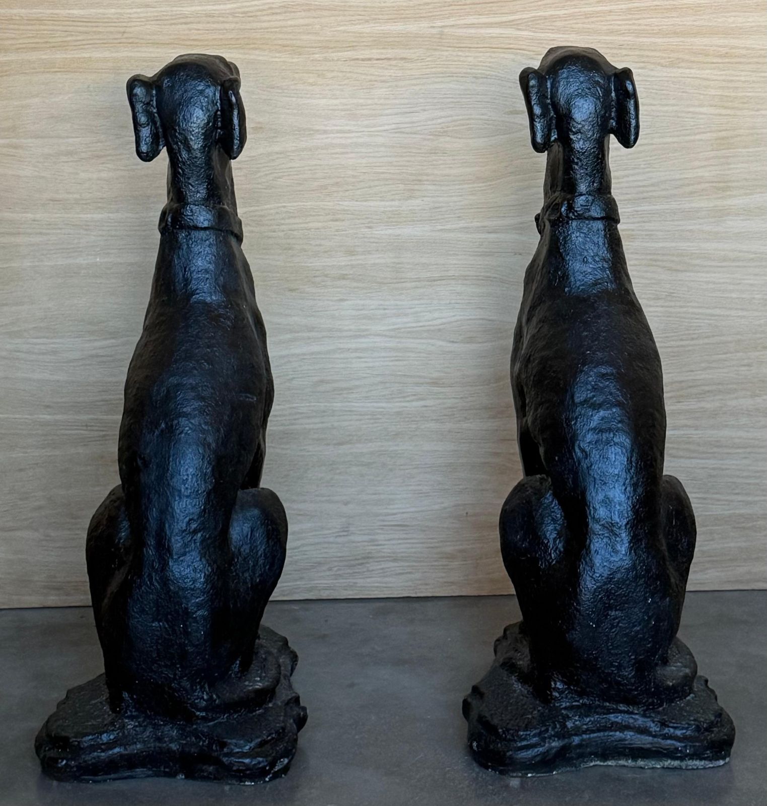 Paire de sculptures de lévriers assis grandeur nature en bronze, mid-century photo buy