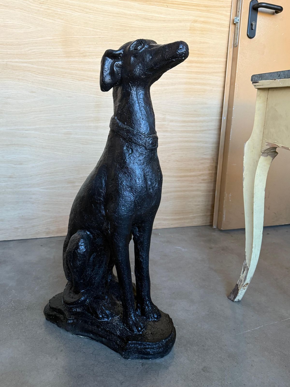 photo furniture Paire de sculptures de lévriers assis grandeur nature en bronze, mid-century