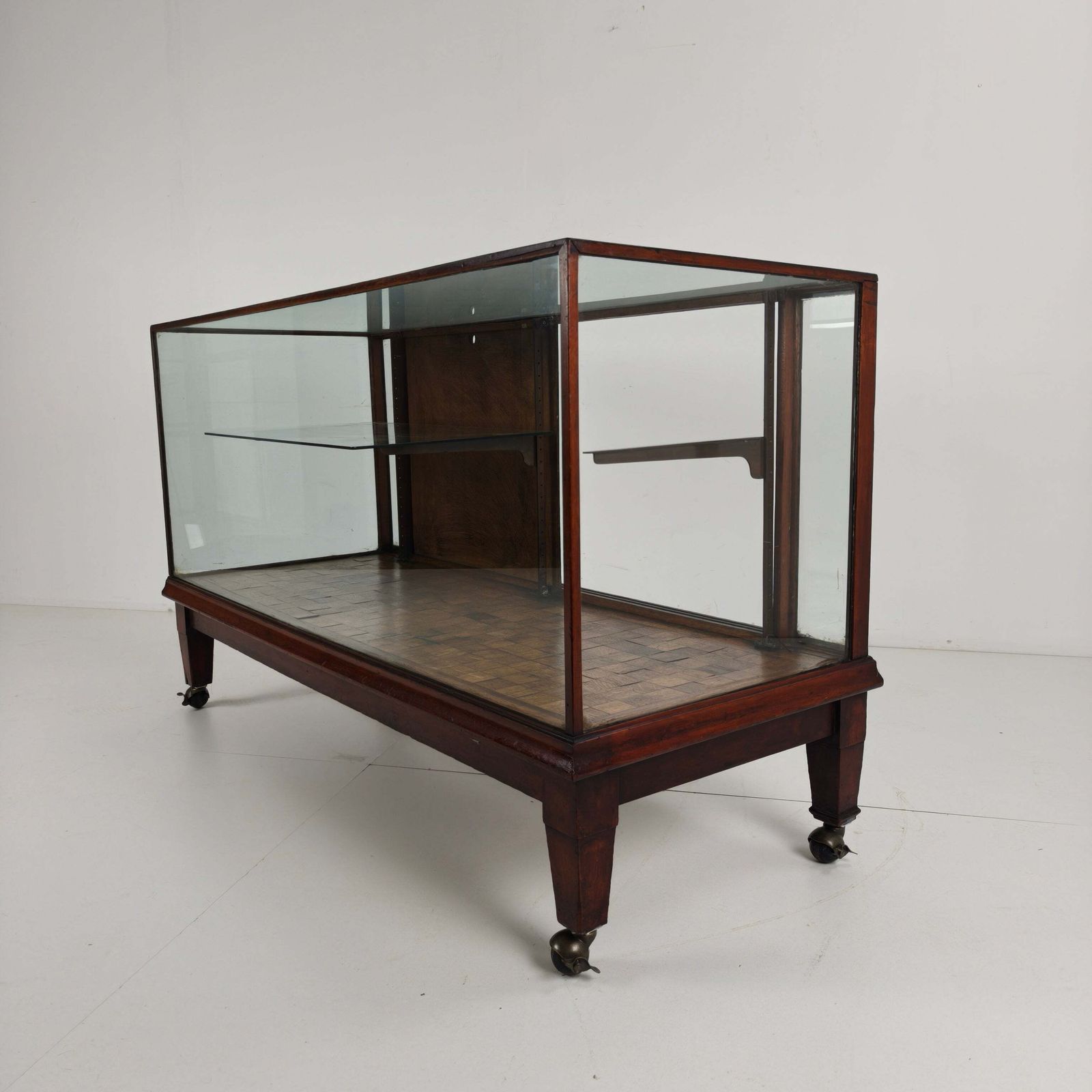 1296.0 English Shop Display / Shop Counter (1910–1920) photo