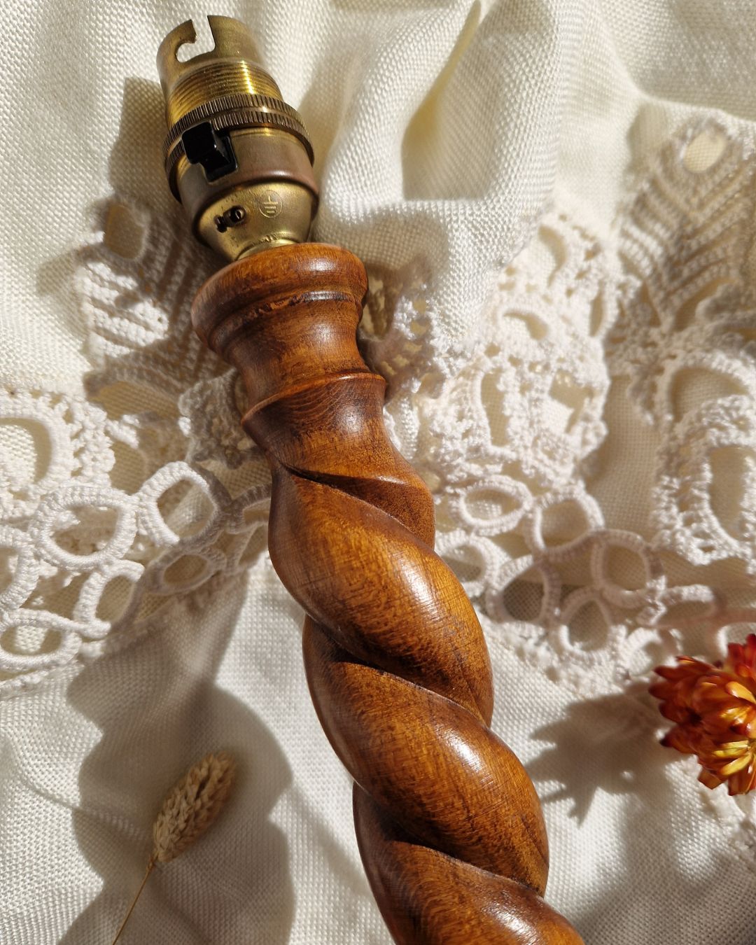 Barley Twist Wooden Table Lamp Hand Carved Classic Victorian Style With Lampshade photo vintage