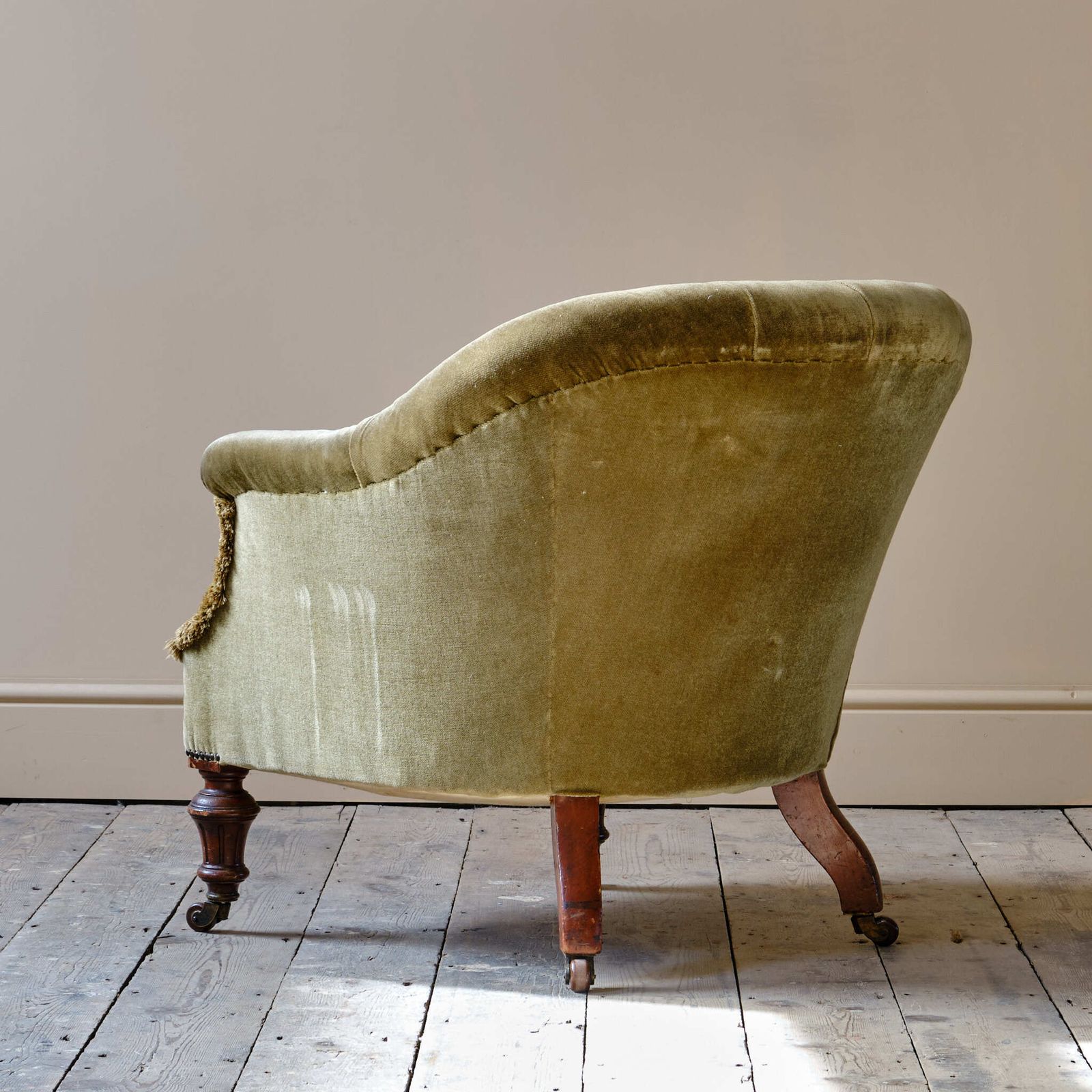 19th Century Tub Back Armchair photo vinterior